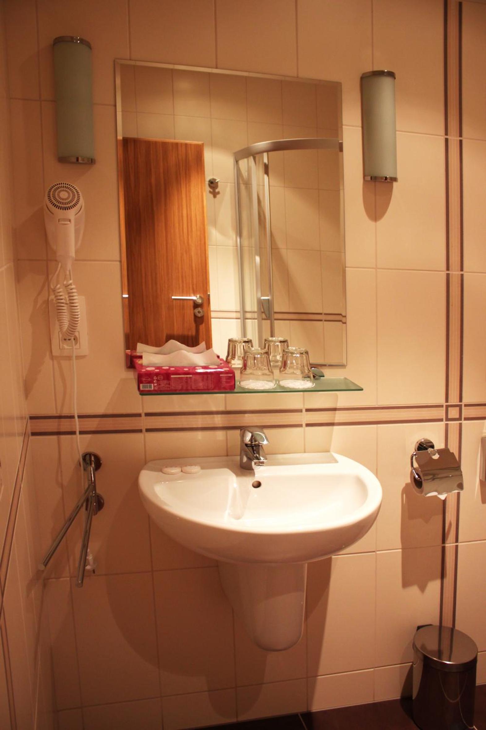 Quadruple Room - Photo 6