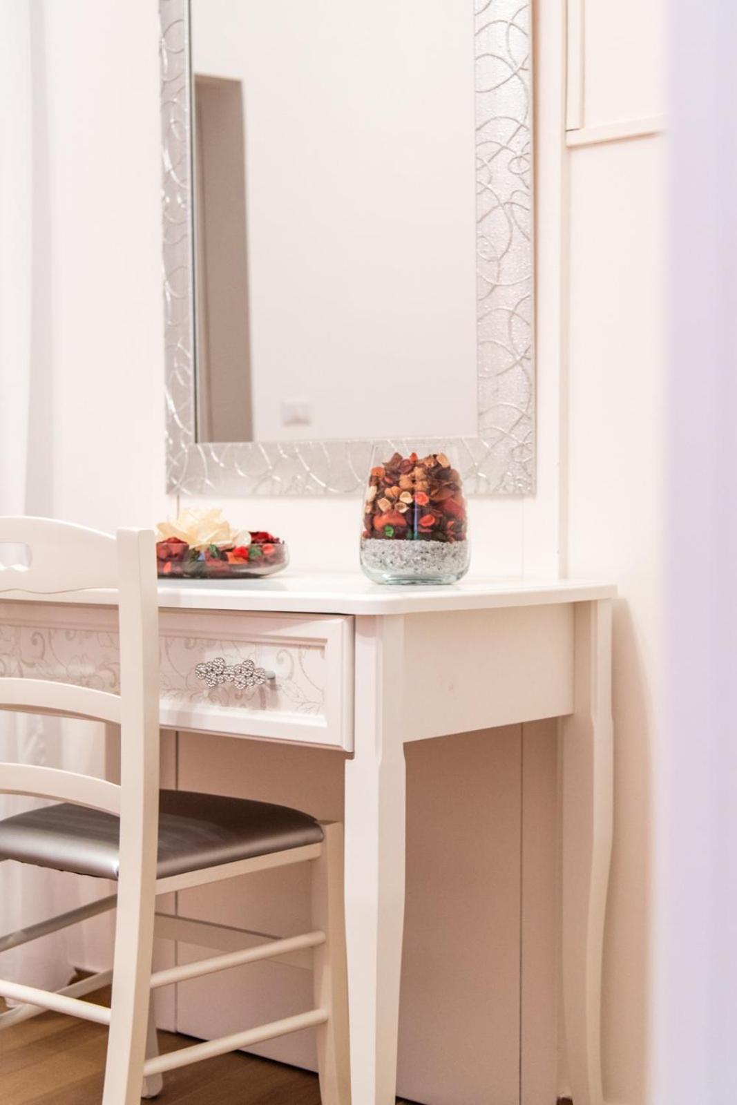 Standard Triple Room with Balcony - Photo 9
