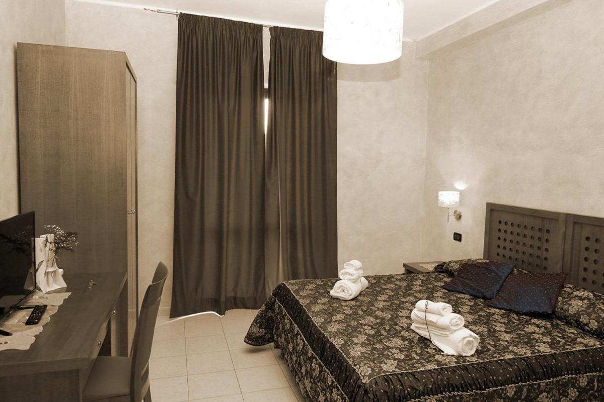 Double Room - Photo 2