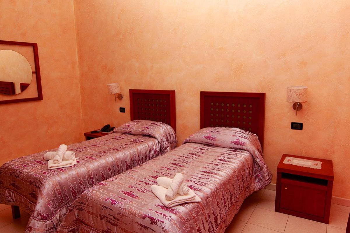 Double Room - Photo 5