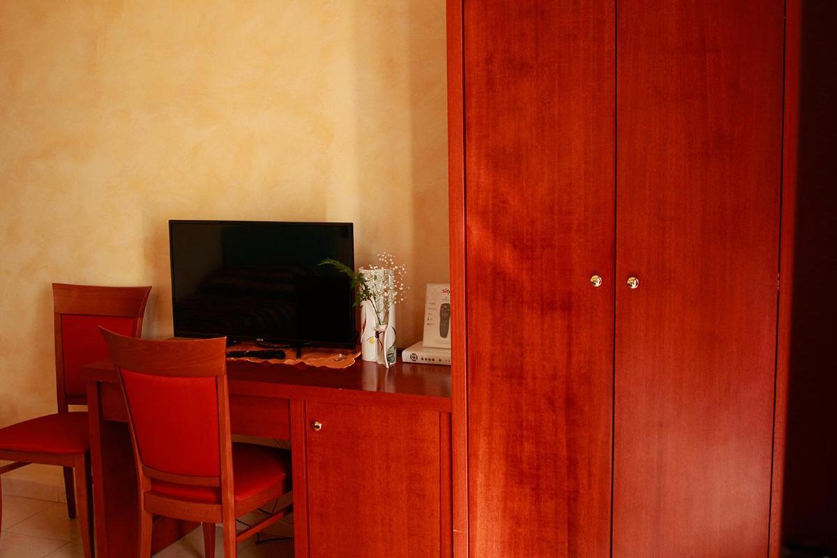 Double Room - Photo 8