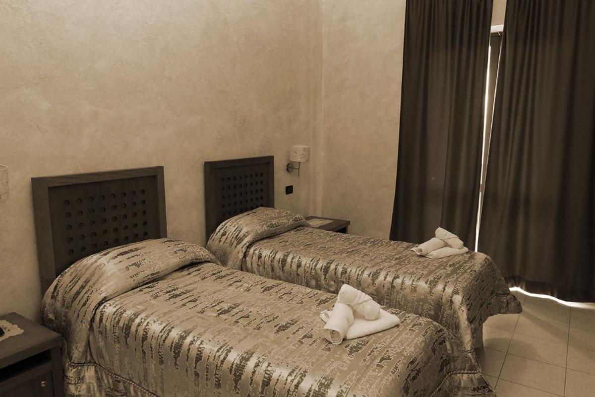 Double Room - Photo 3