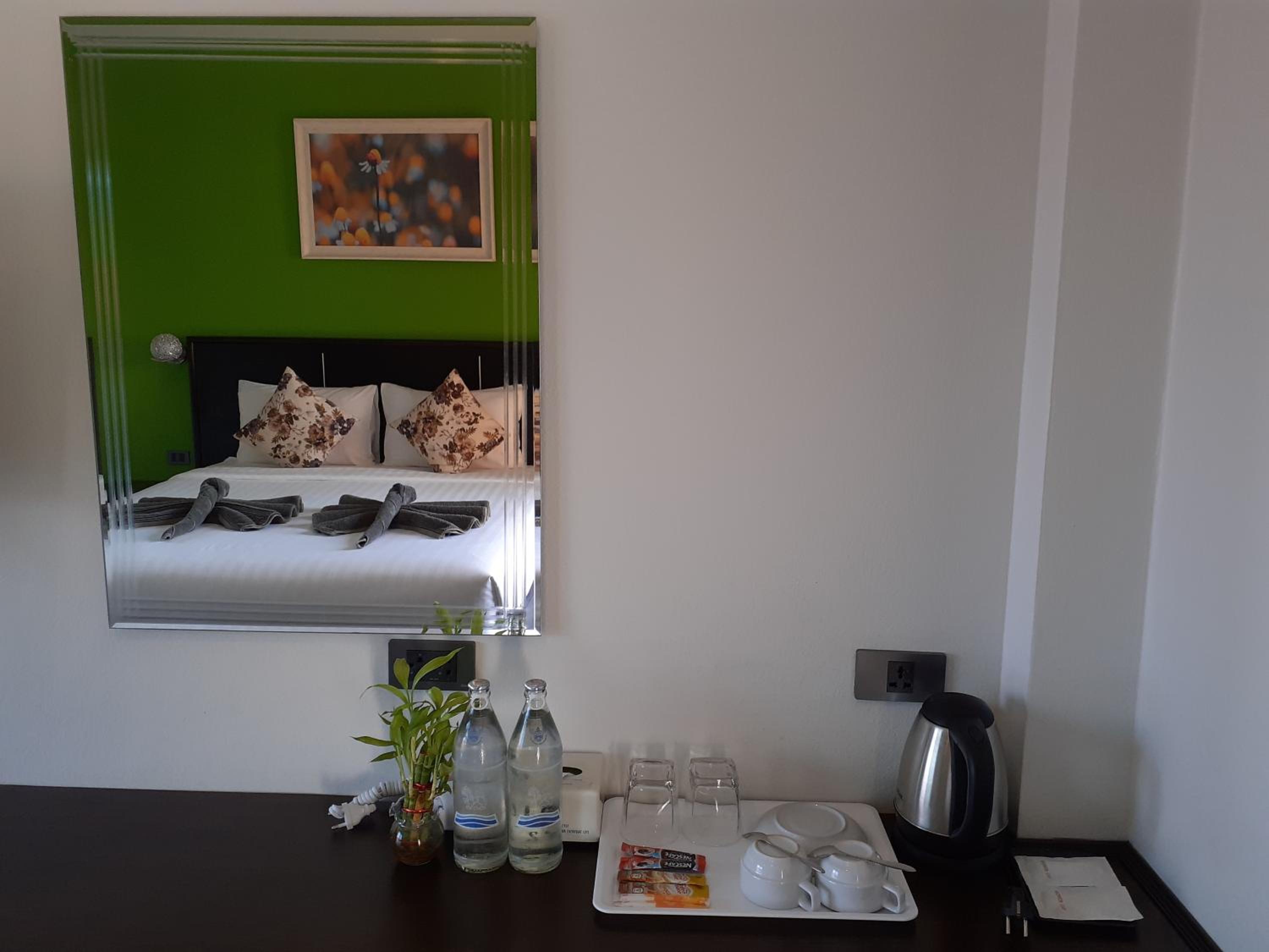 Deluxe Double Room with Balcony - Photo 5