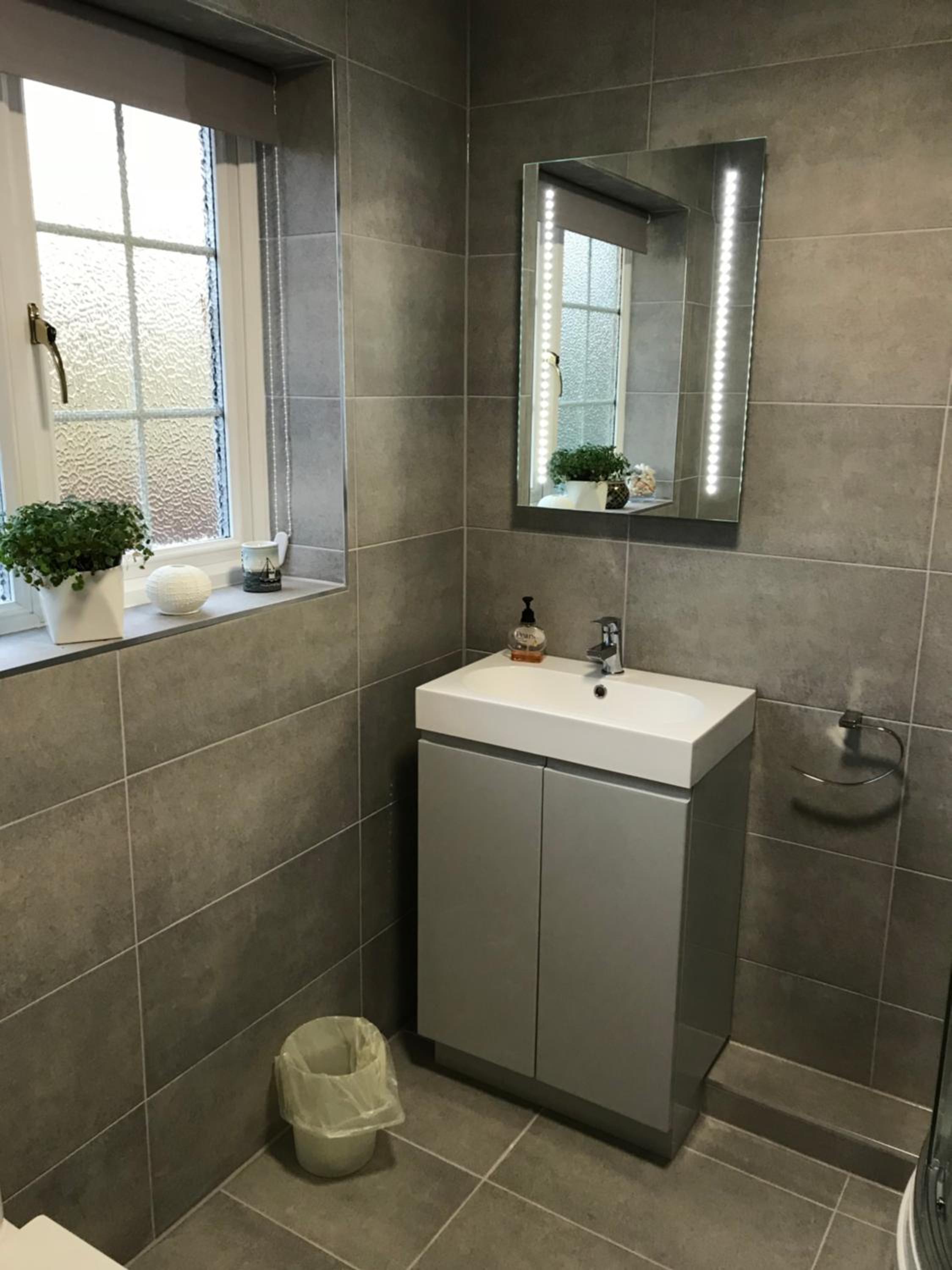 Deluxe Double Room with Shower - Photo 3
