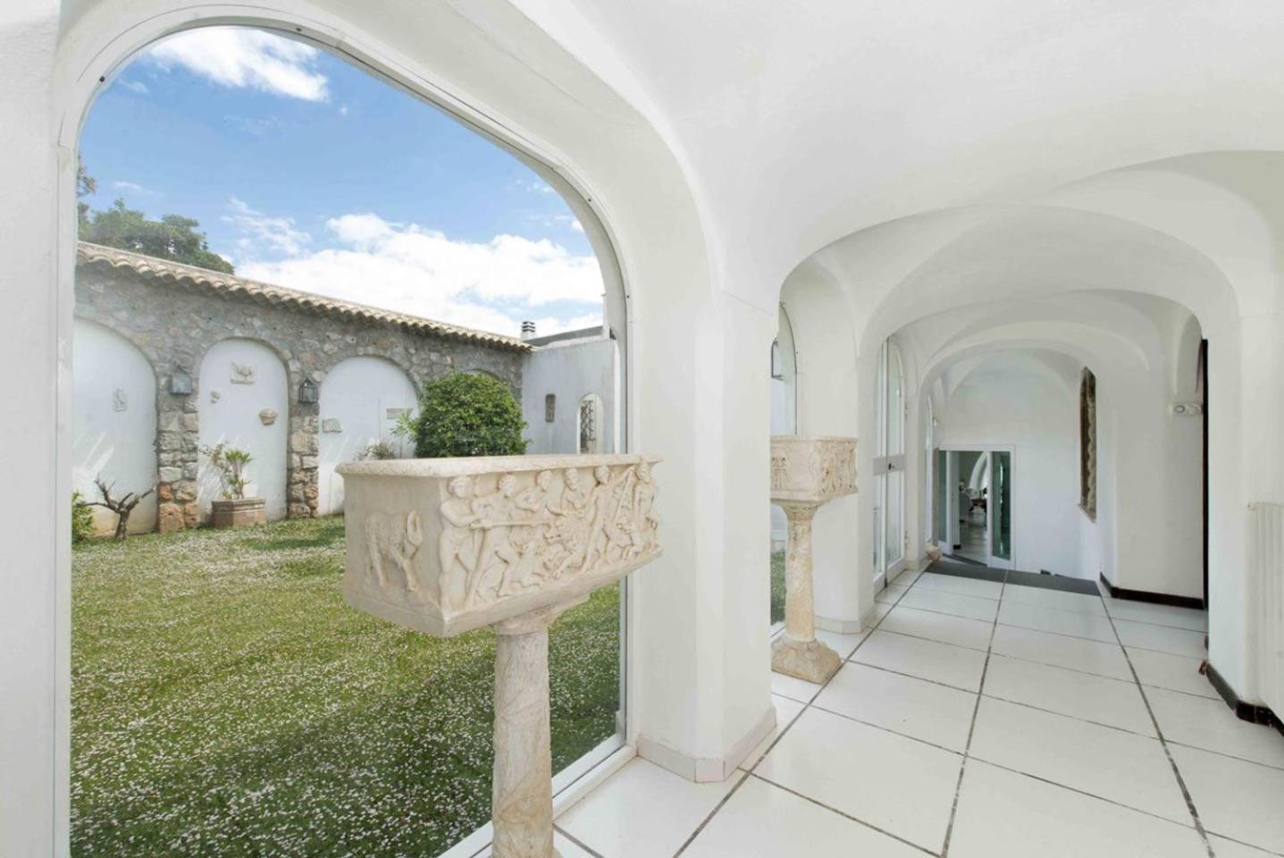 Villa photo 1
