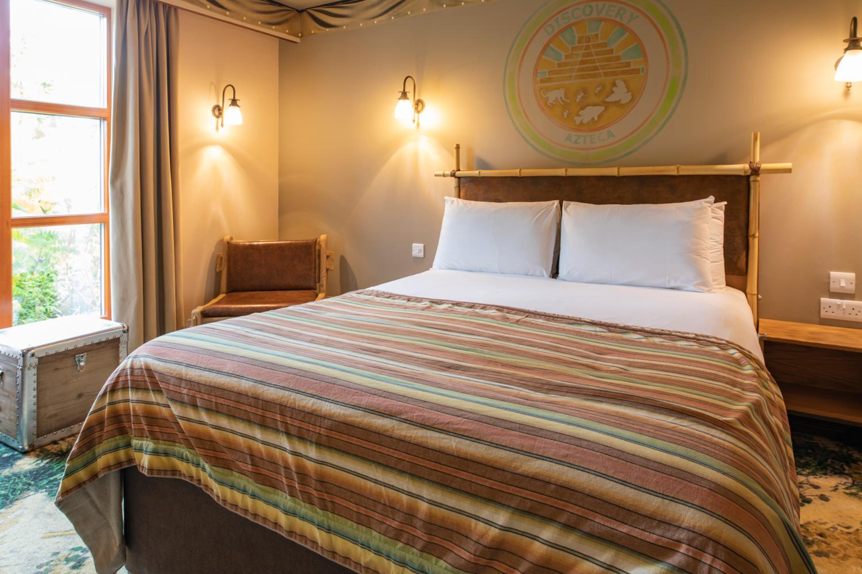 Azteca Discovery Family Room