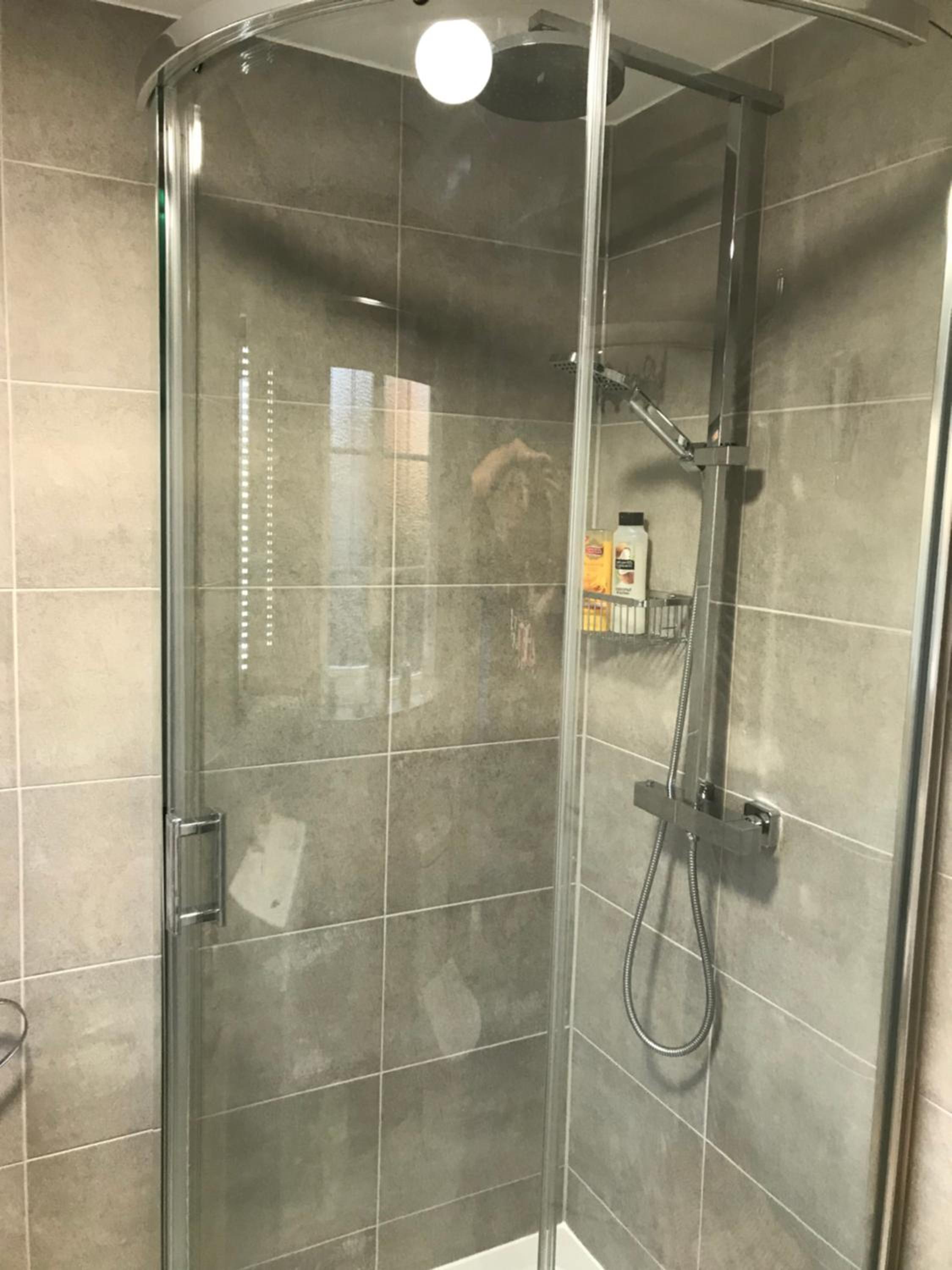 Deluxe Double Room with Shower - Photo 2