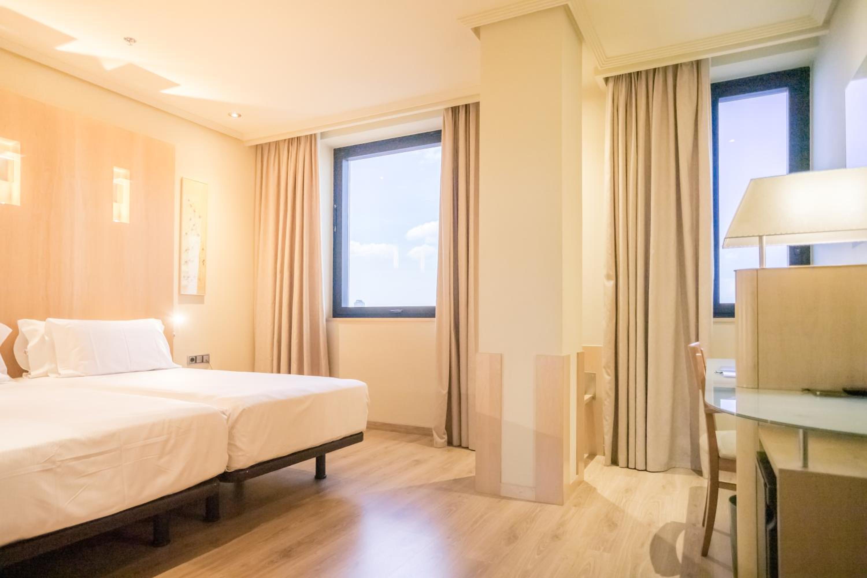 Twin Room - Photo 2