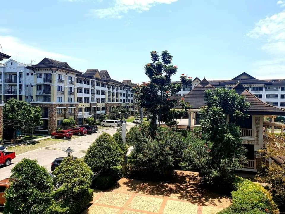 Apartment with Balcony - Photo 3
