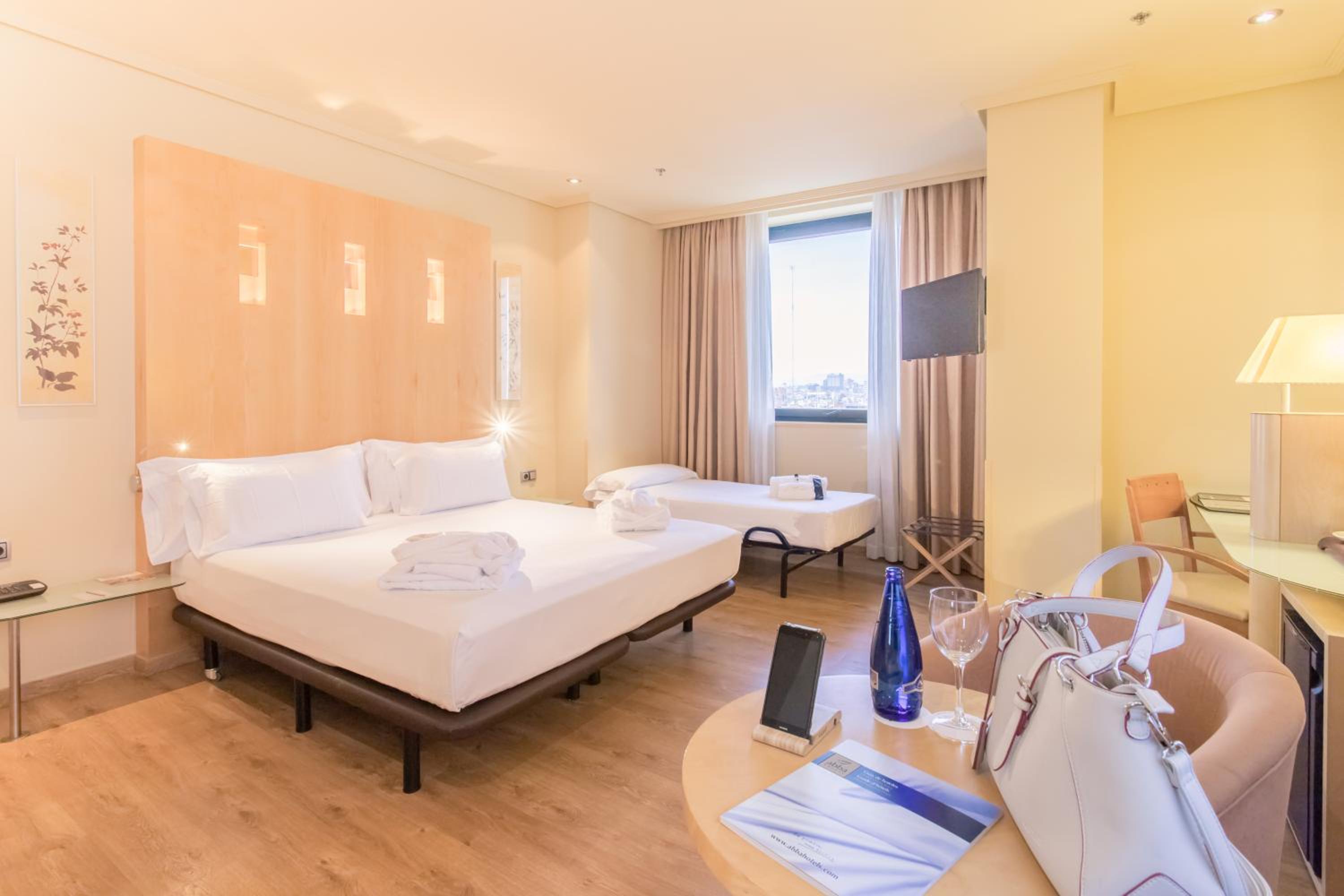 Double or Twin Room with Extra Bed - Photo 5