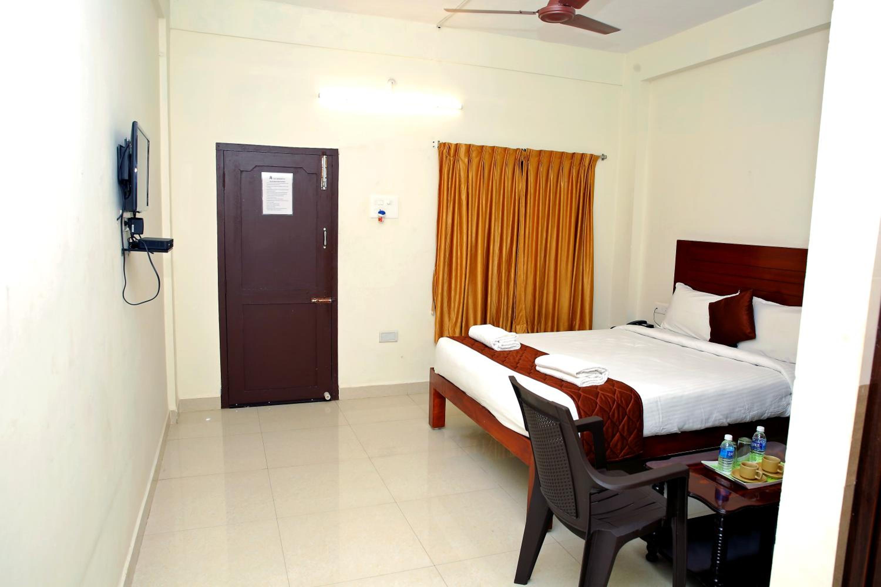 Deluxe Double Room - Photo 9