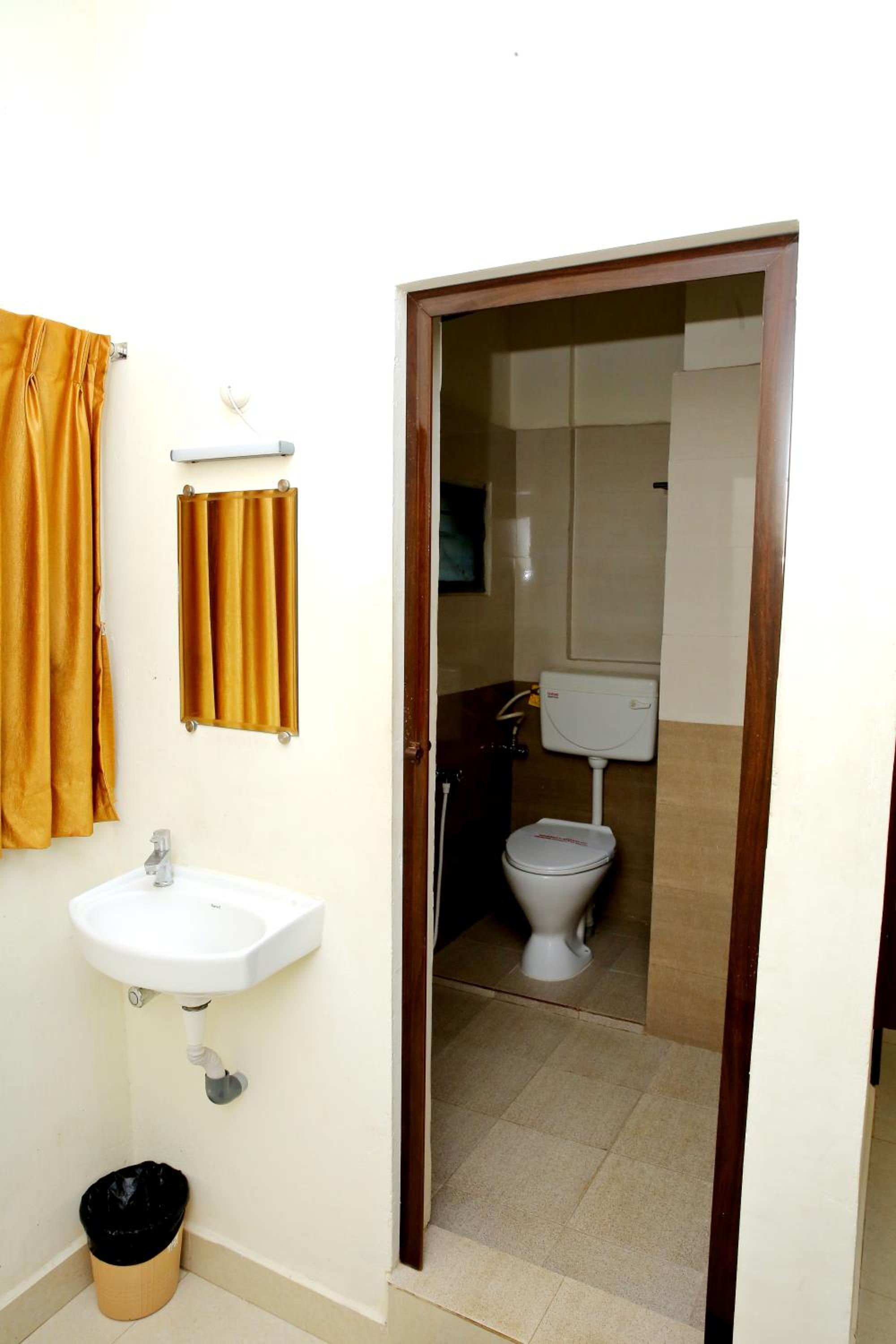 Deluxe Double Room - Photo 22