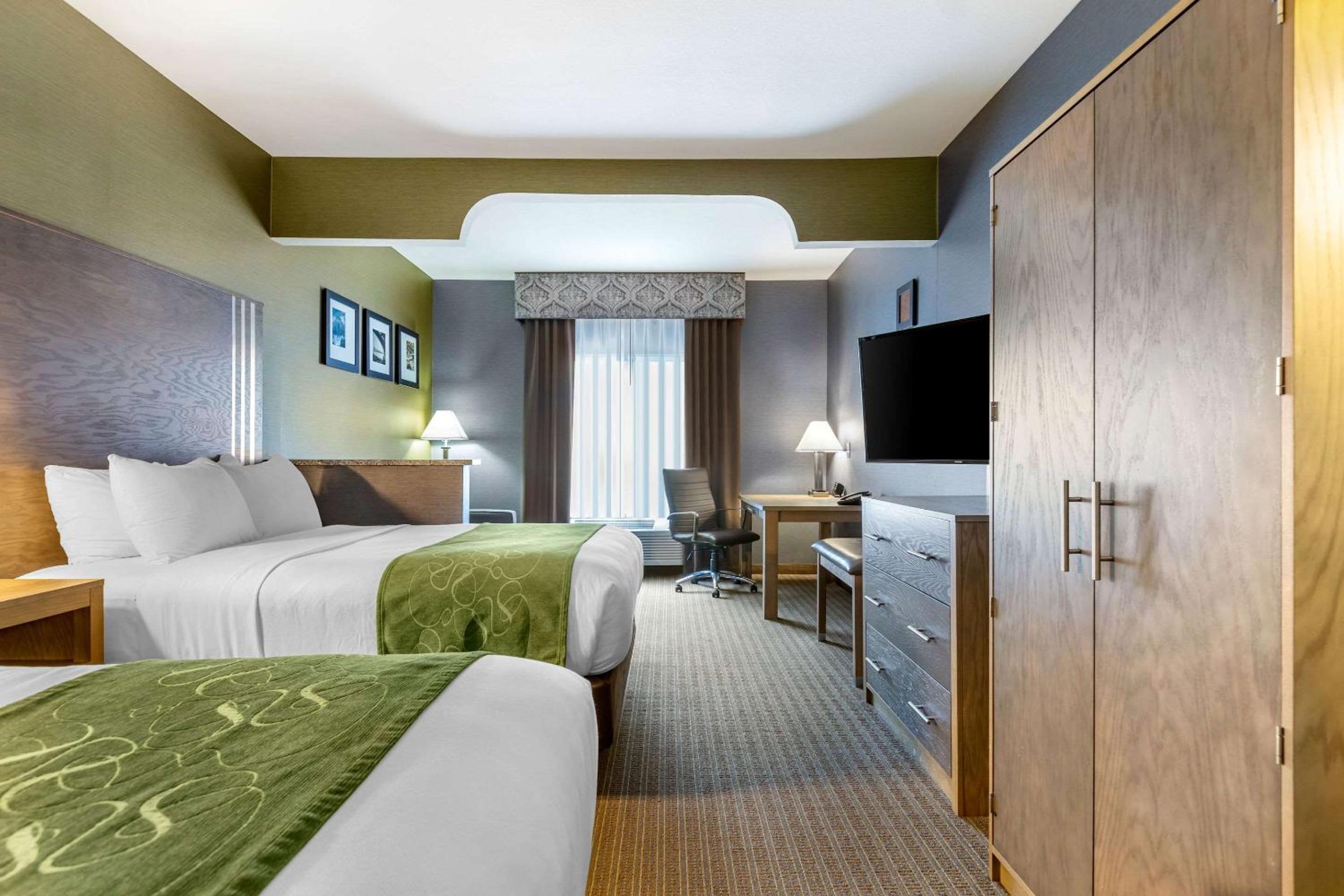 Queen Suite - Photo 1