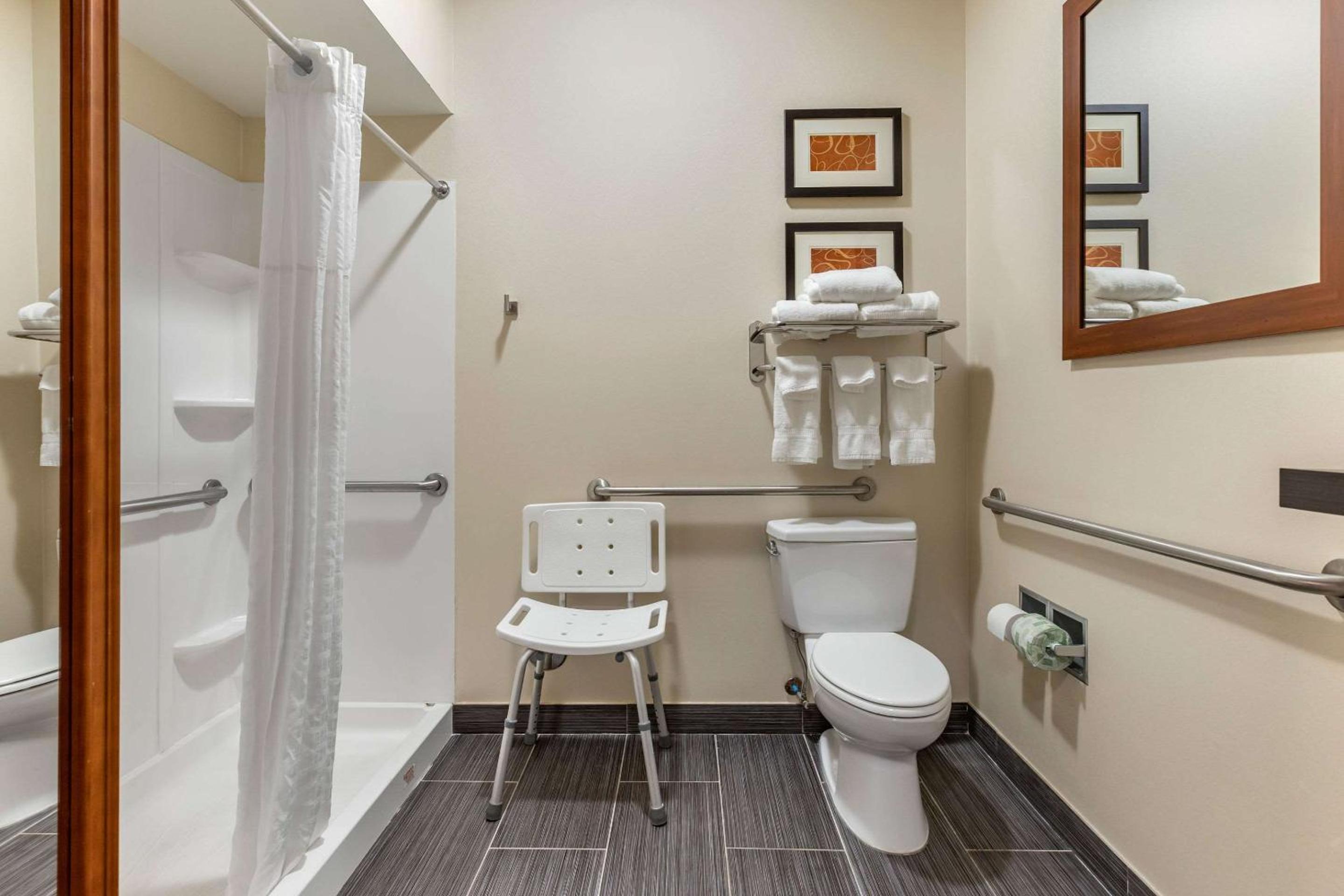 Suite with Two Queen Beds - Accessible/Non-Smoking - Photo 4