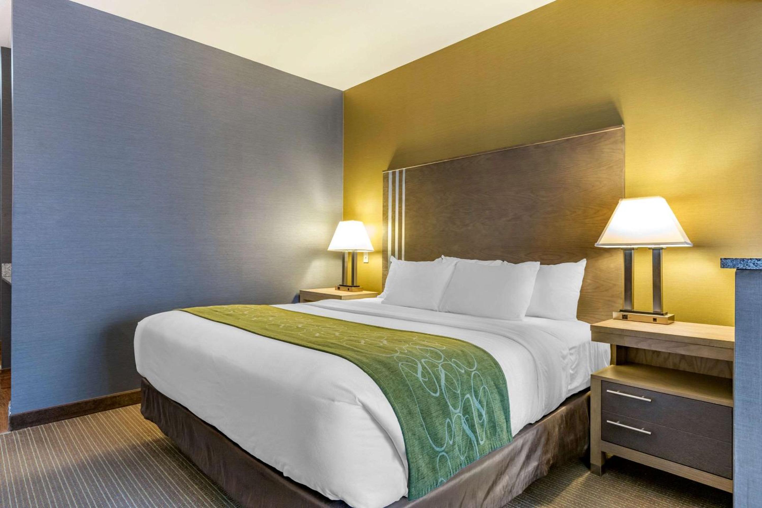 Standard King Room photo 3