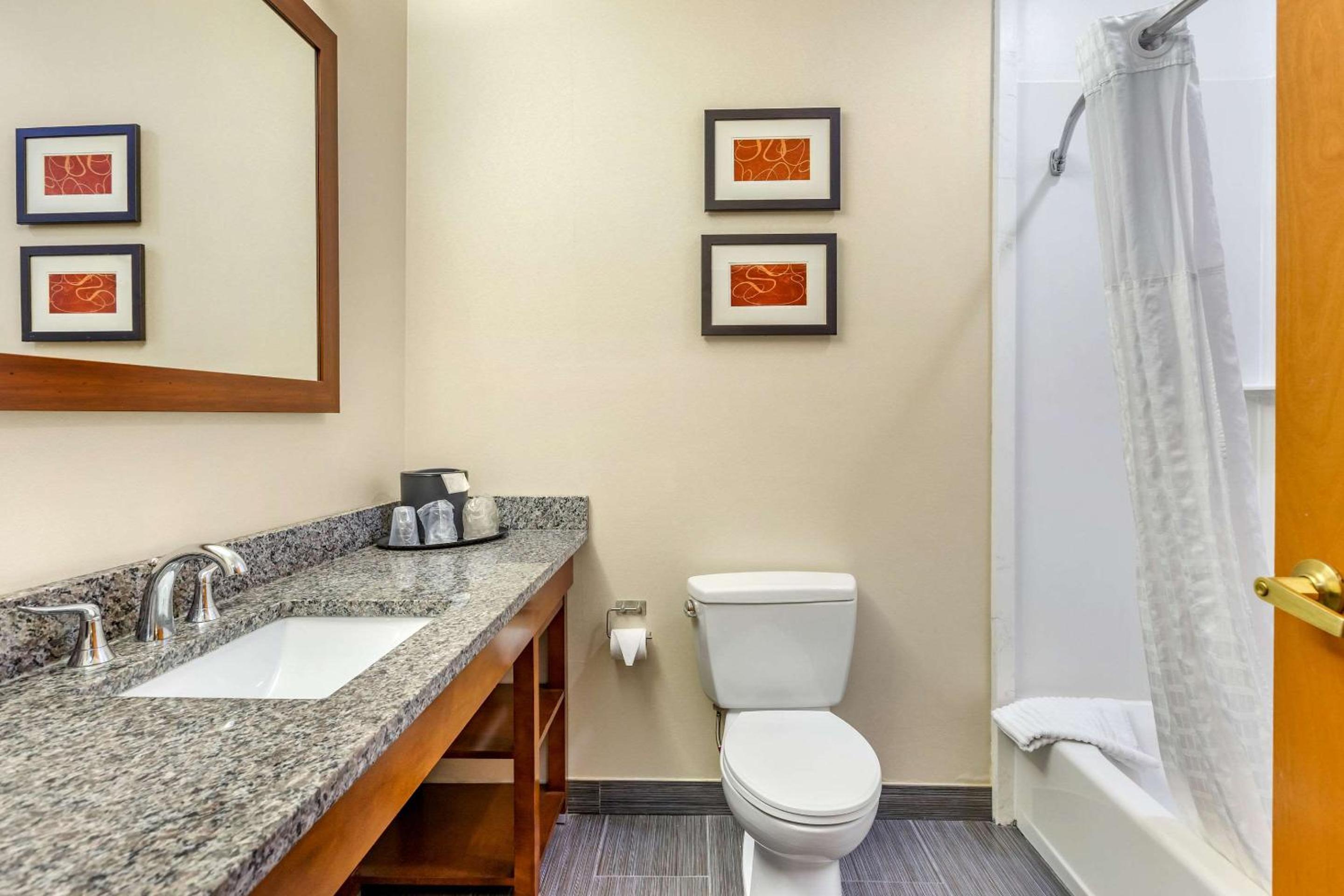 Queen Suite - Photo 4