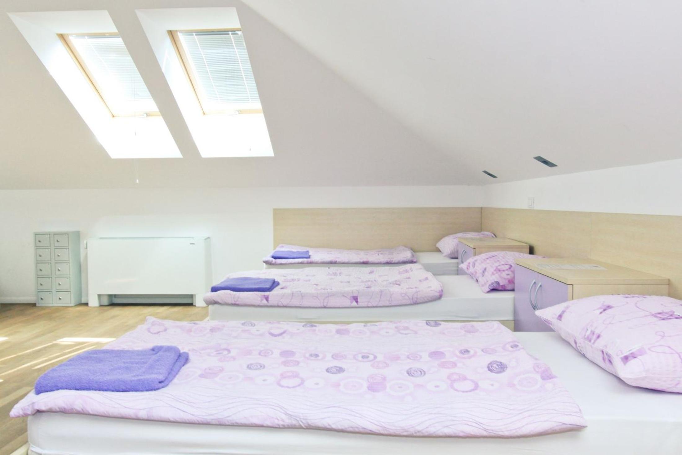Bed in 8-Bed Dormitory Room photo 1