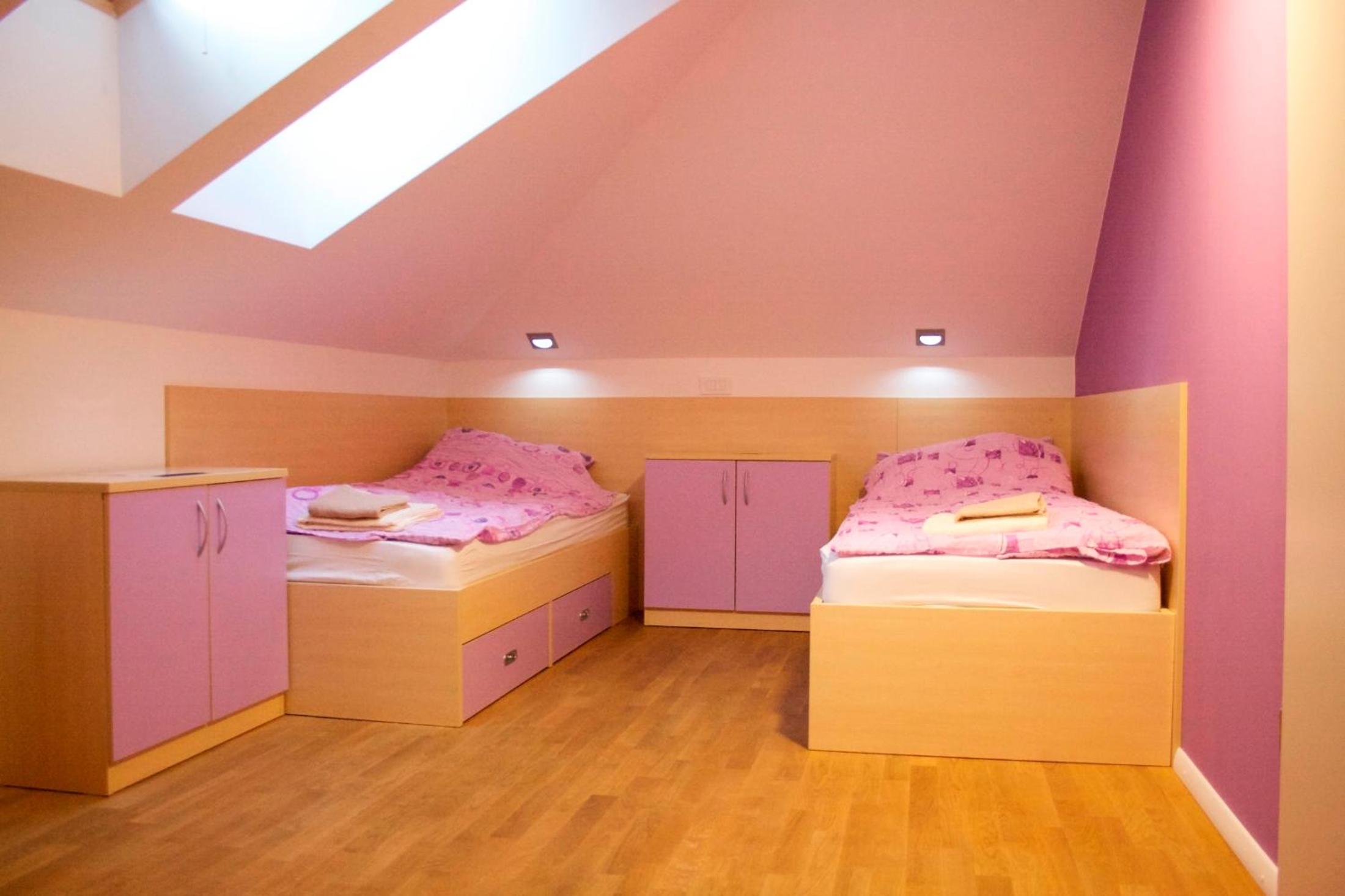 Bed in 9-Bed Dormitory Room photo 2