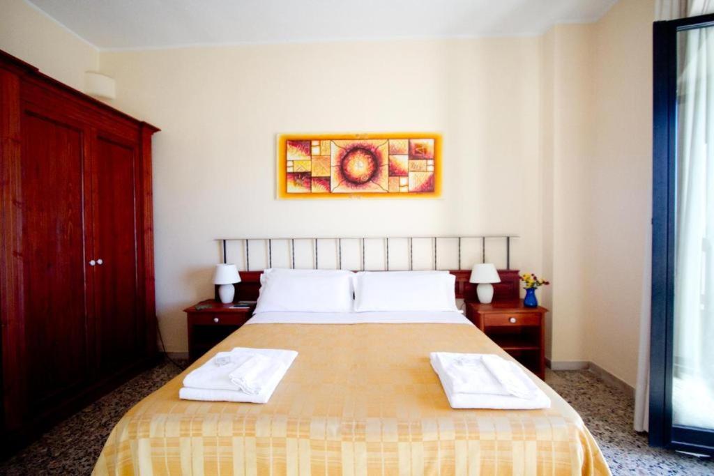 Double or Twin Room with Sea View