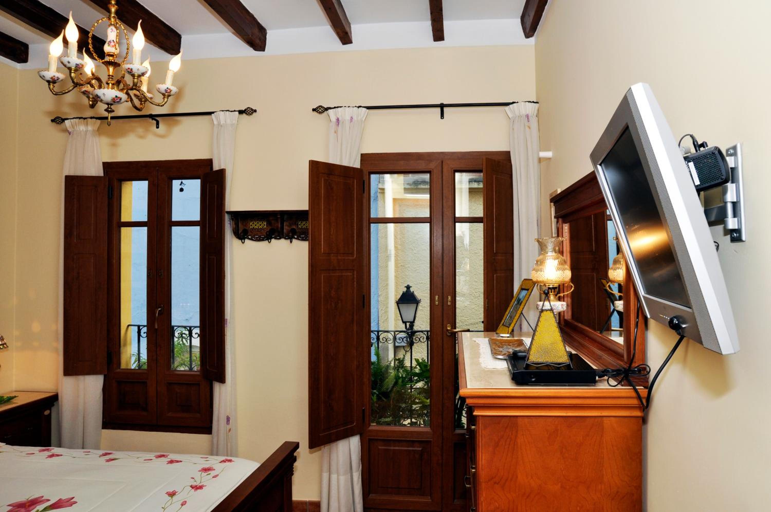 Apartment with Balcony photo 3