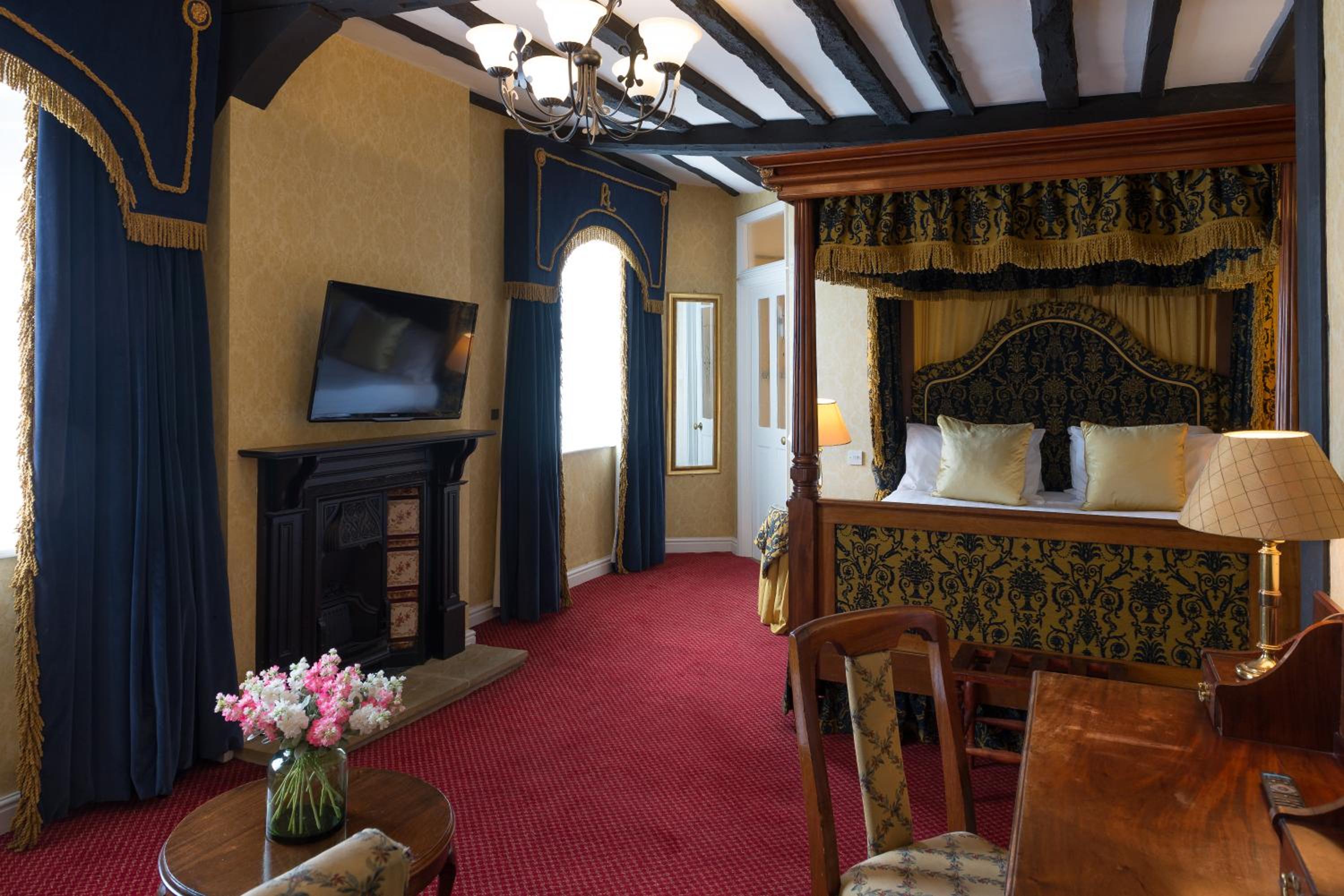 King Suite - Non-Smoking - Photo 7