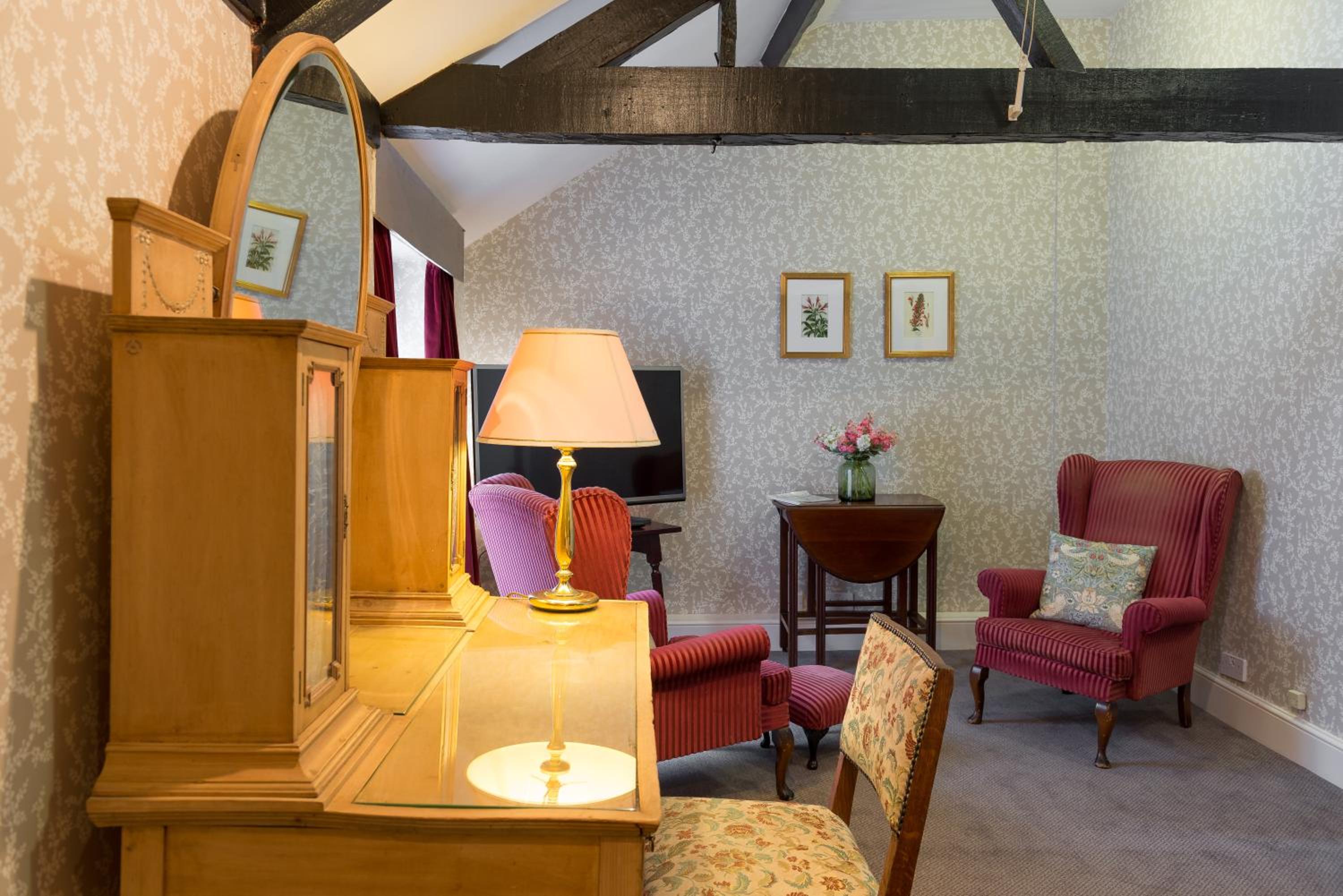 King Suite - Non-Smoking - Photo 5