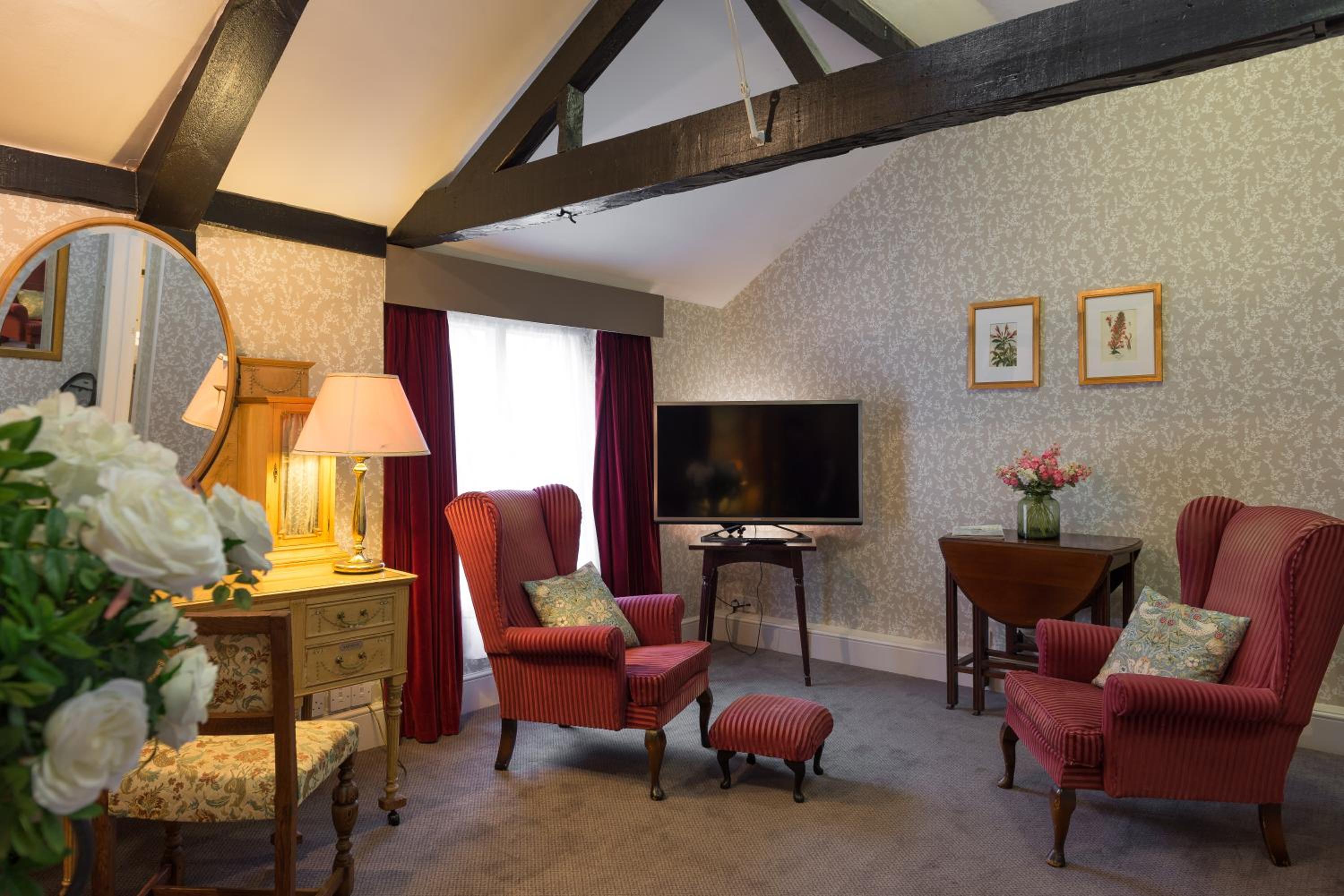 King Suite - Non-Smoking - Photo 6