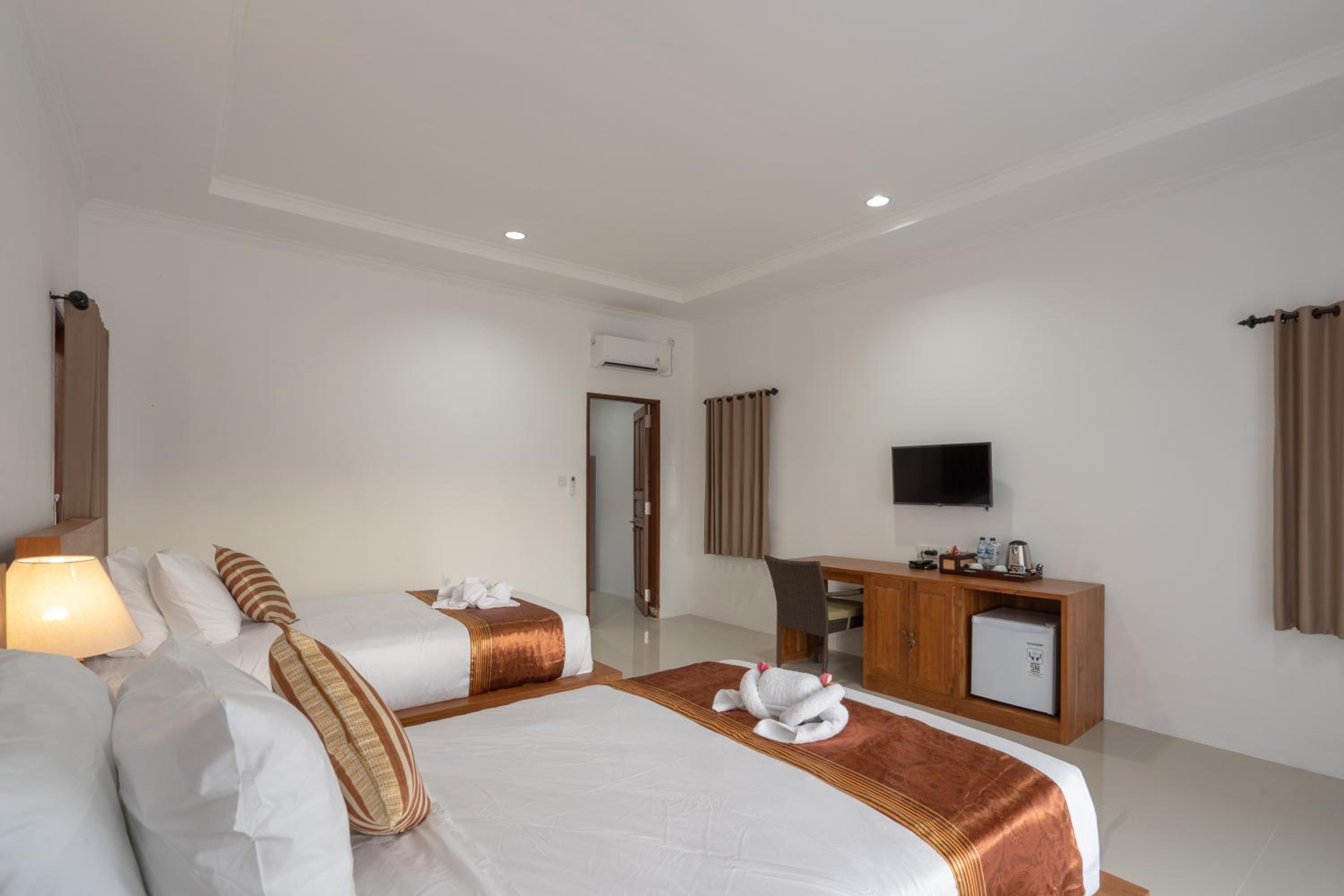 Deluxe Twin Room - Photo 7