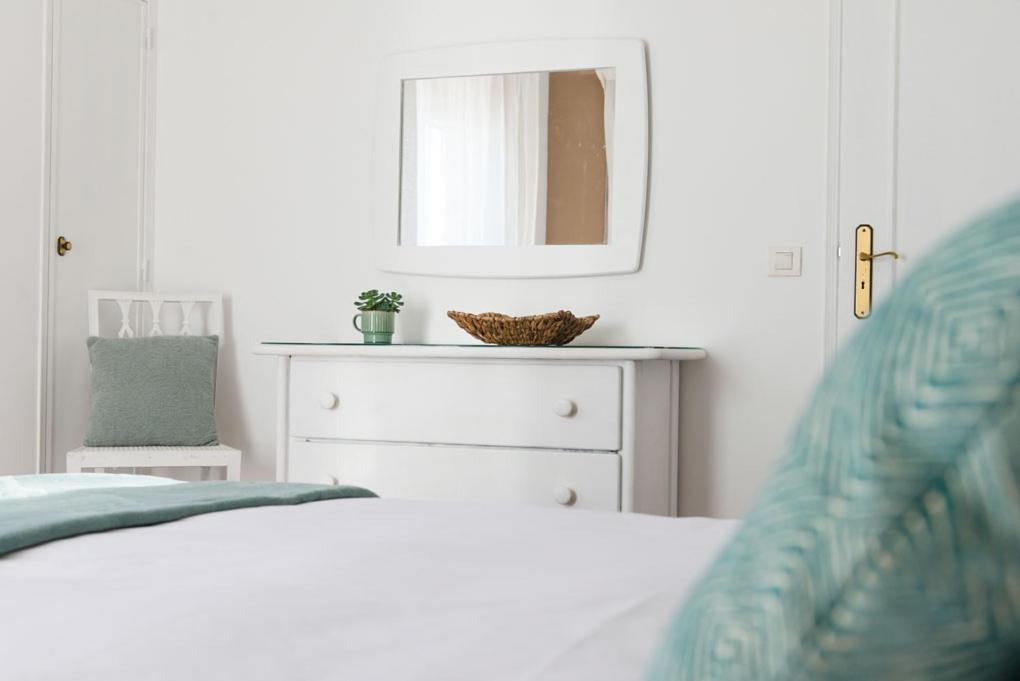 Double or Twin Room with Sea View and Shared Bathroom
