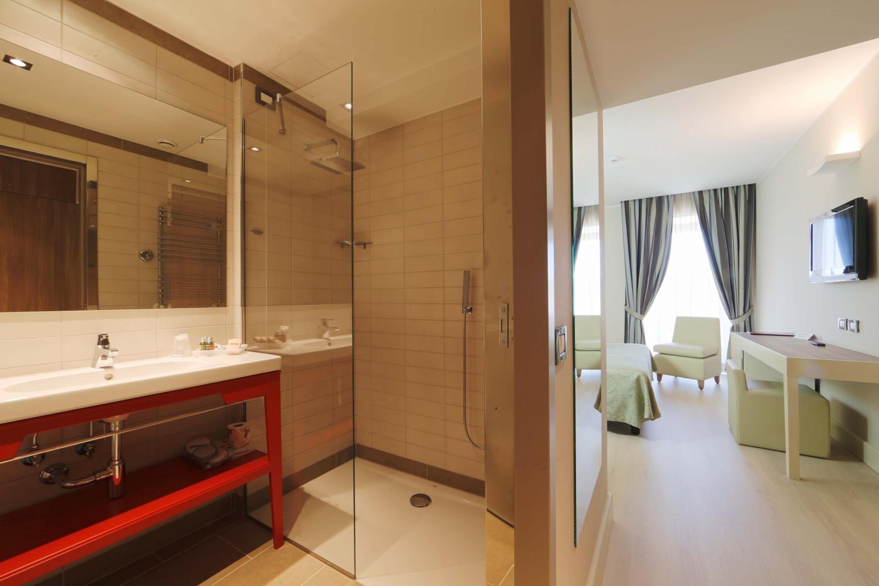 Superior Double or Twin Room - Photo 8