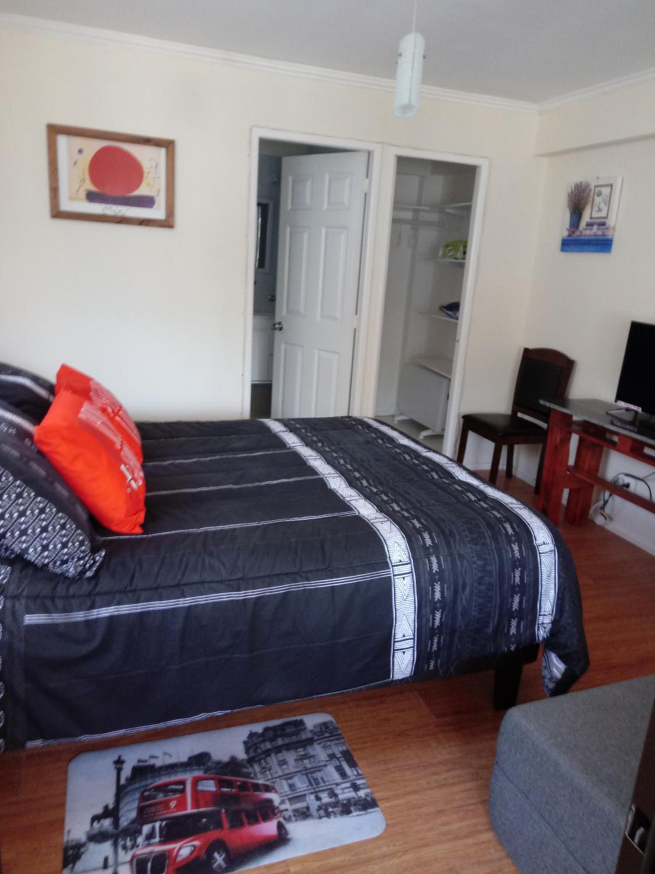 One-Bedroom Apartment photo 1