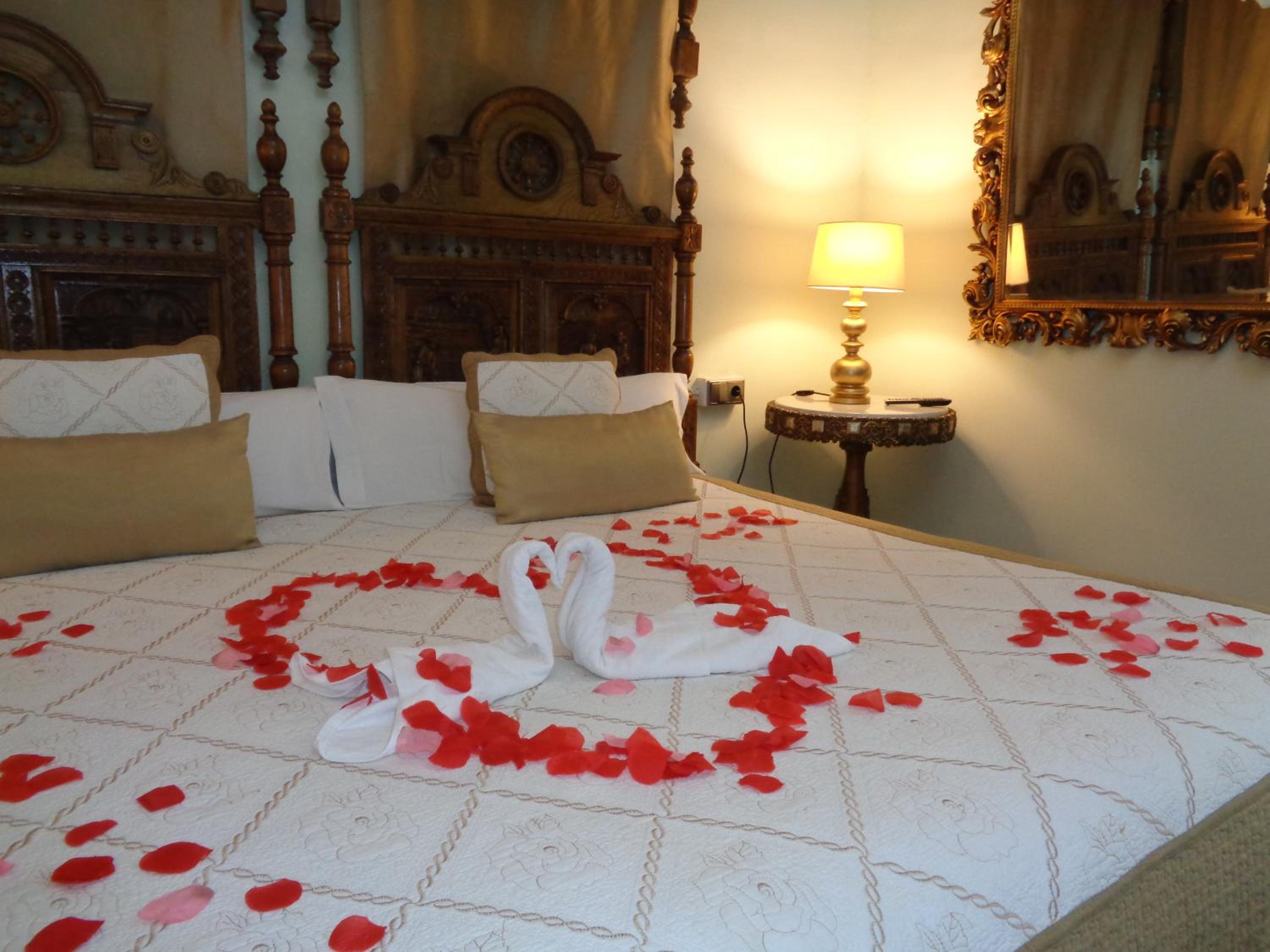 Deluxe Double Room - Photo 13