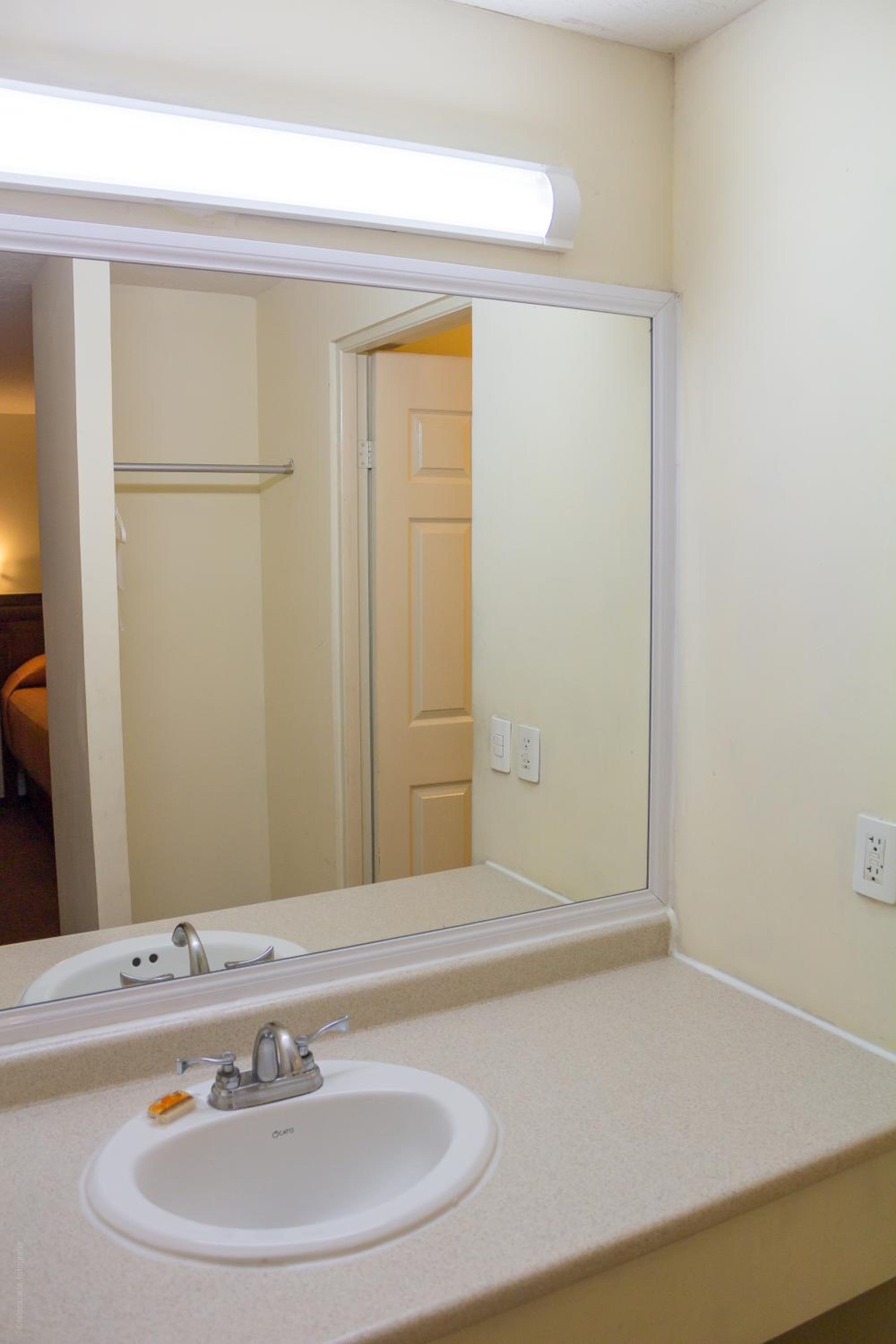 Double Room with Two Double Beds - Photo 6