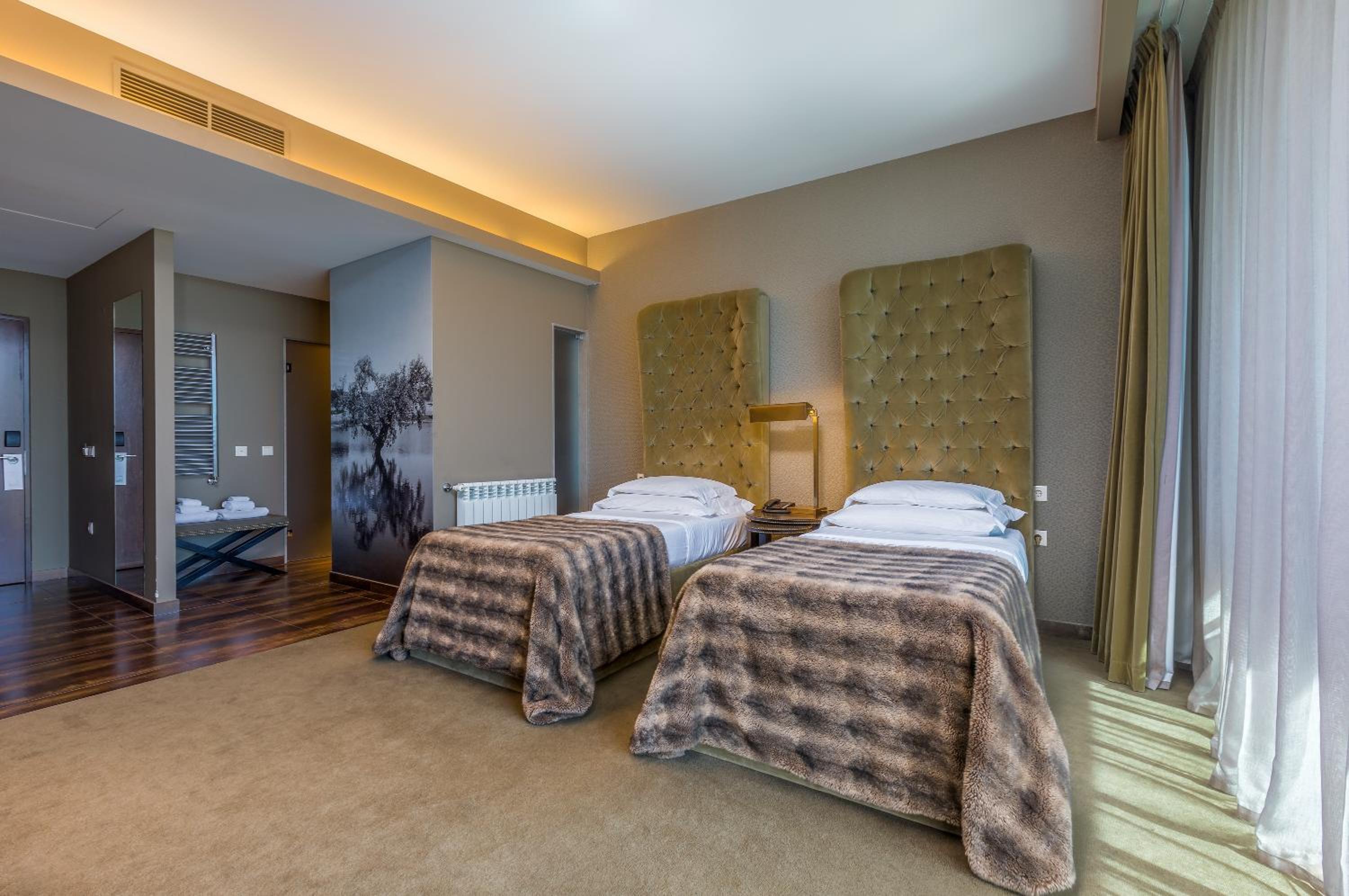 Superior Connecting Room with Lake View
