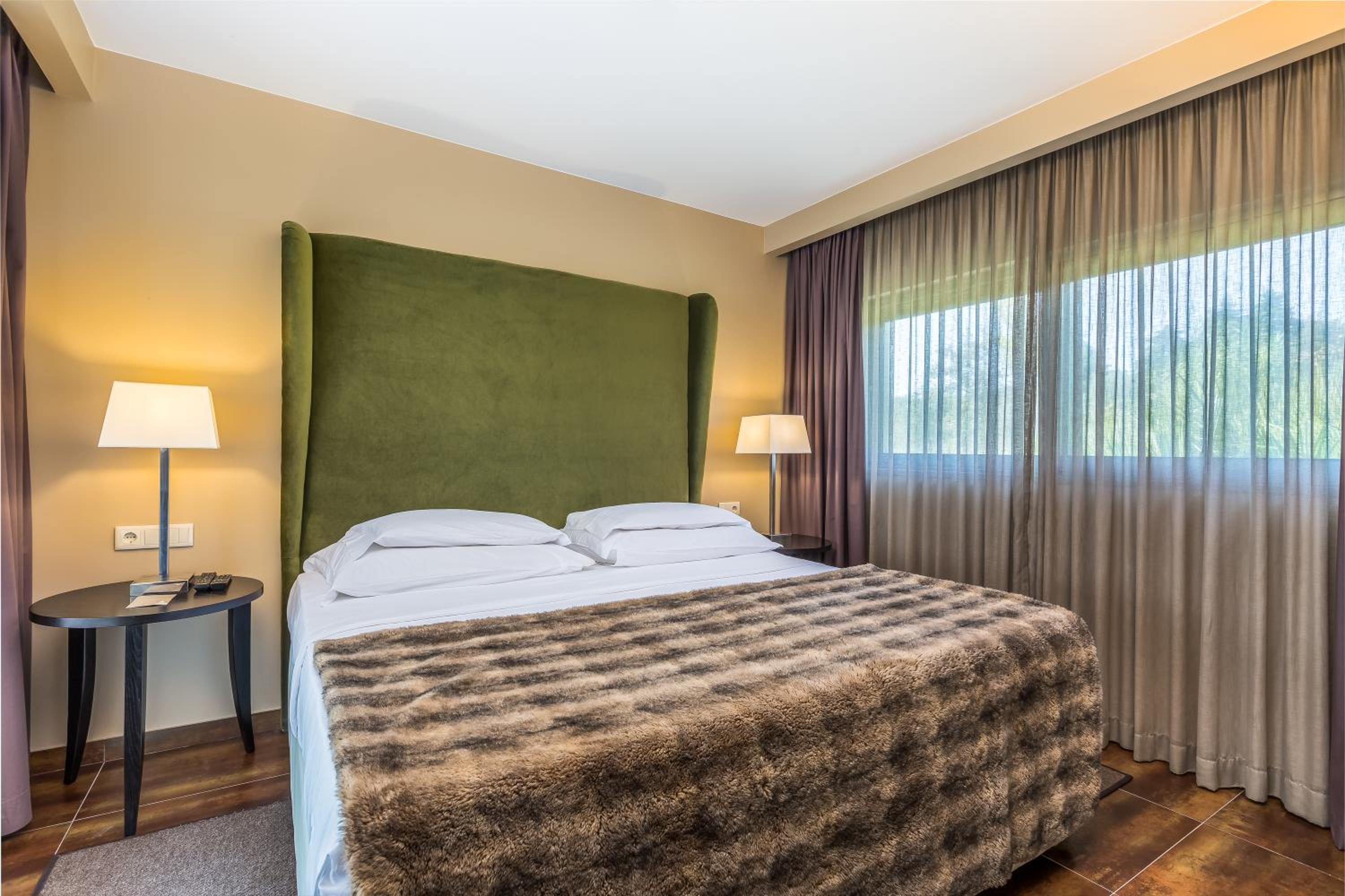 Vila de Dois Quartos com Piscina Privada (5 Adultos ou 4 Adultos + 2 Crianças)