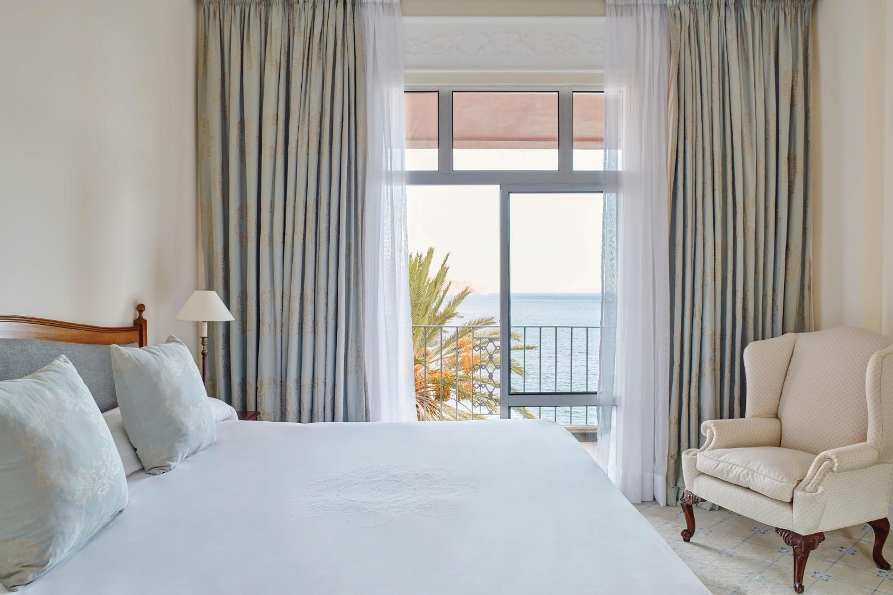 Superior Suite - Photo 11