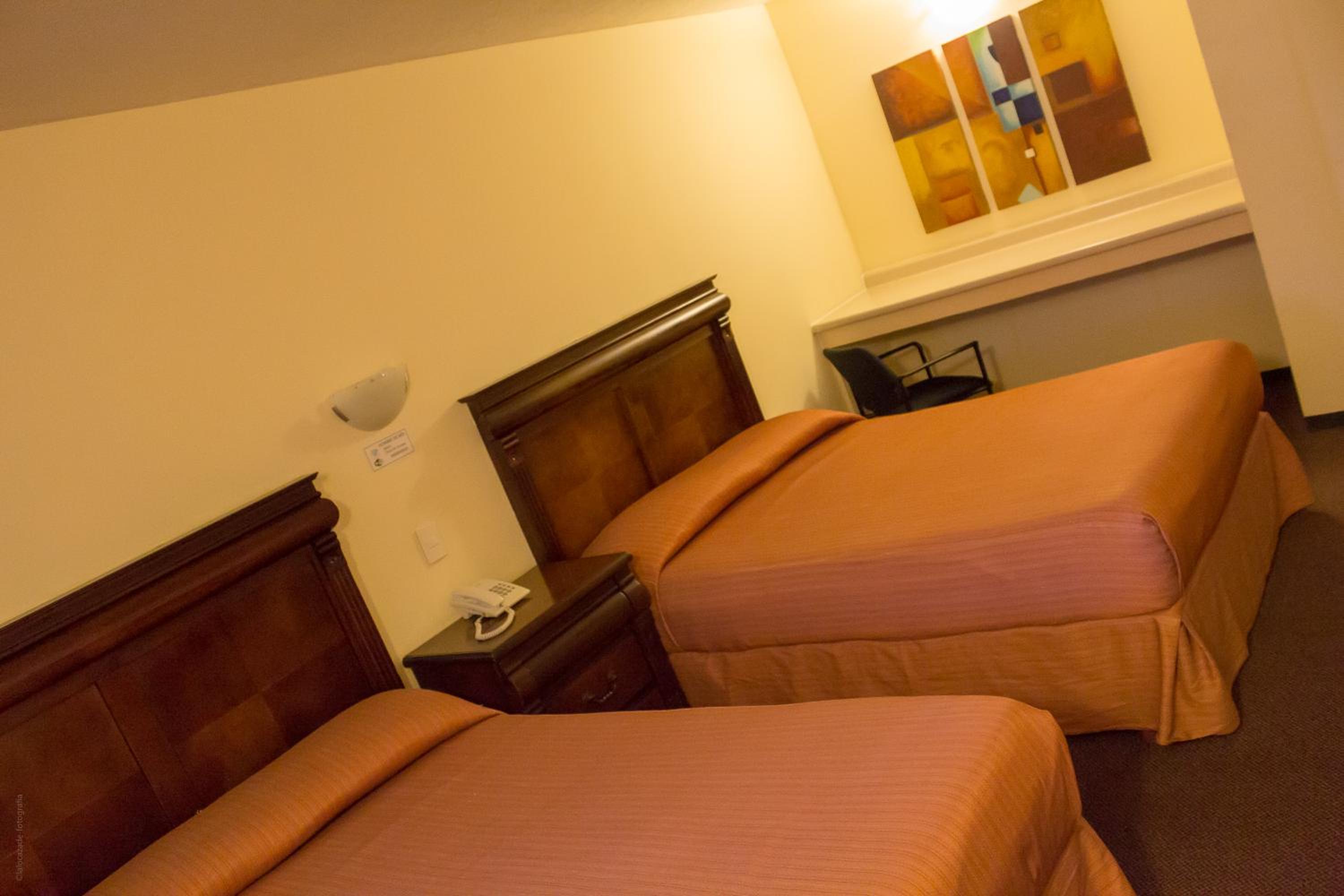 Double Room with Two Double Beds - Photo 2