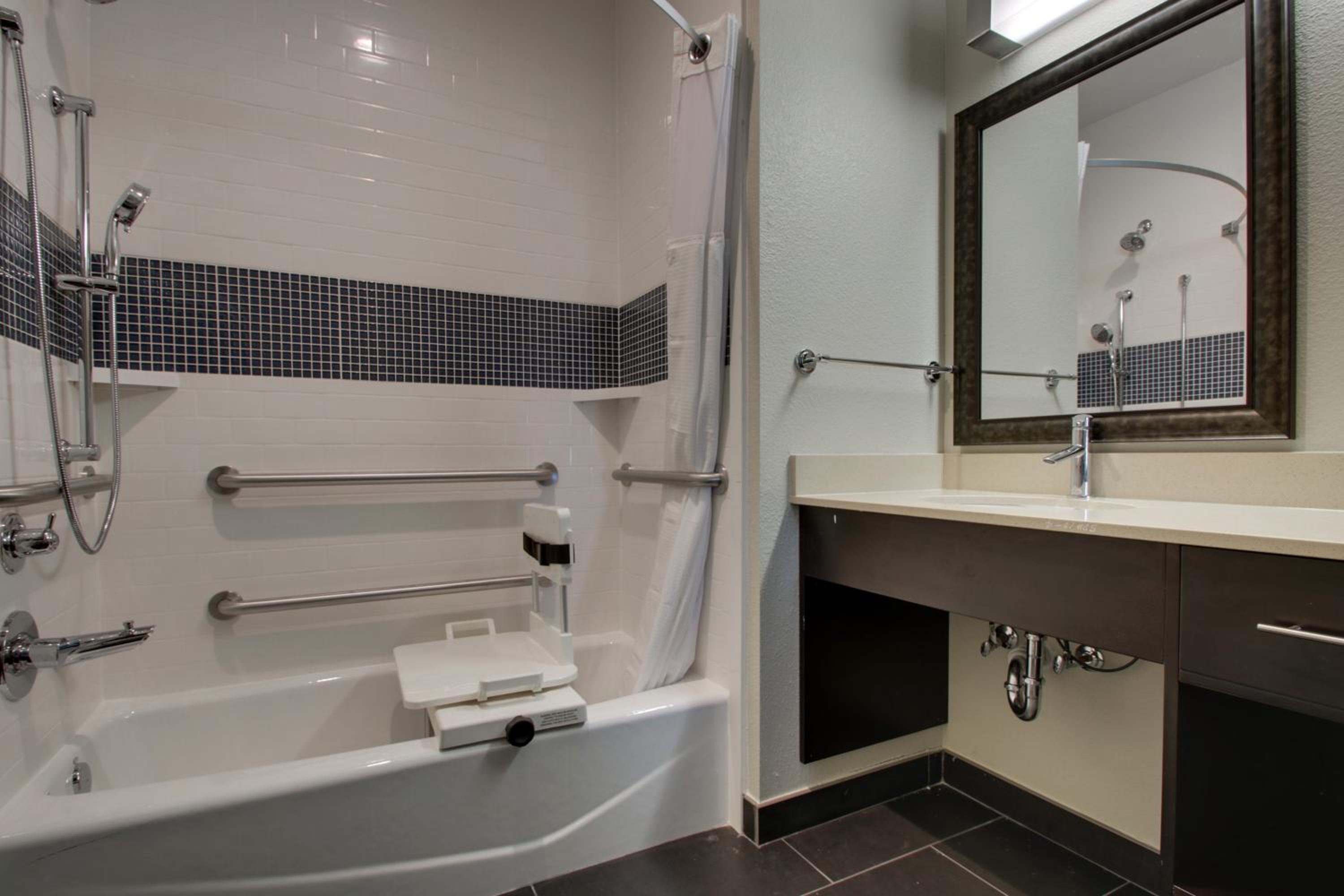 King Studio Suite with Mobility Accessible Tub - Non-Smoking photo 1