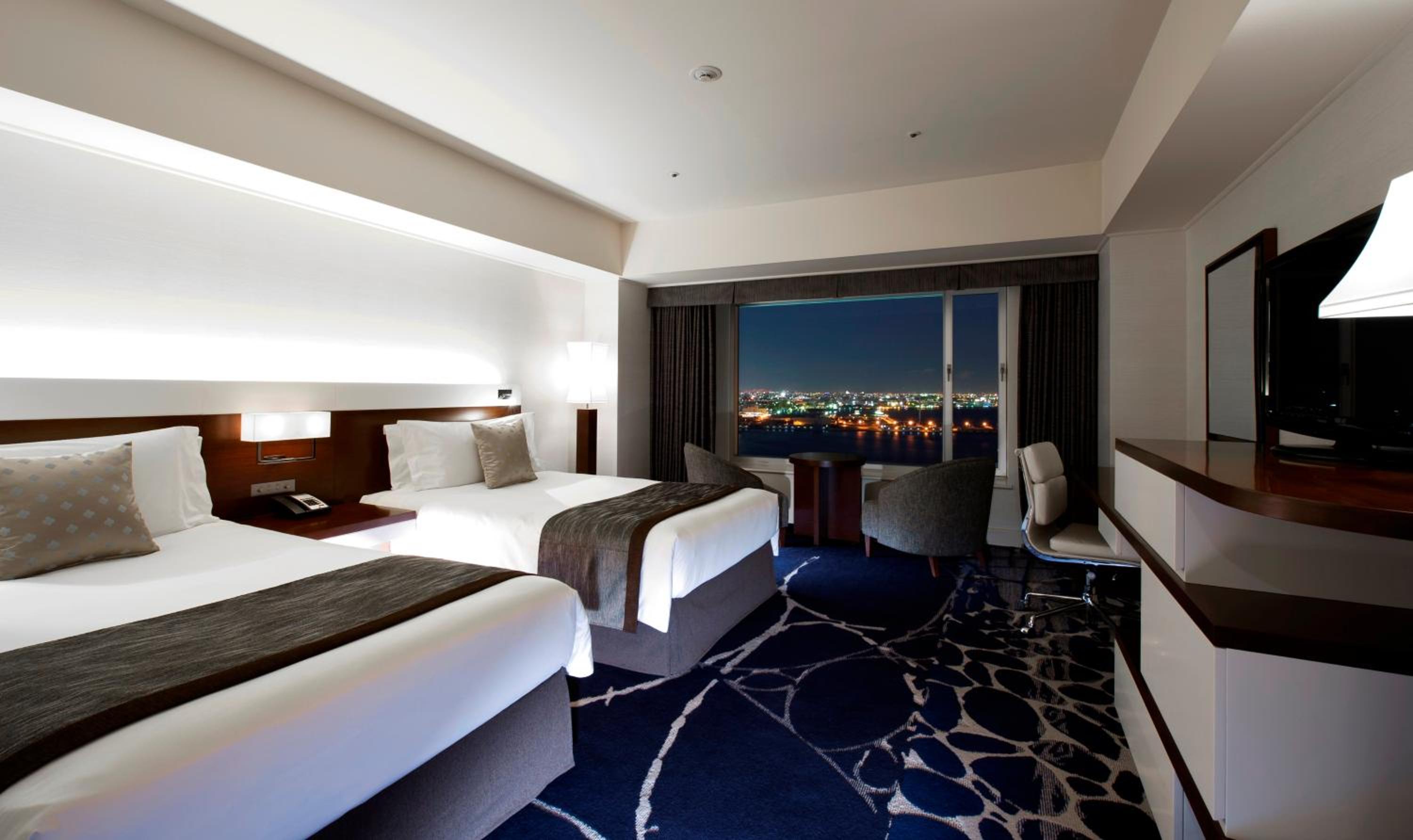 Premium Twin Room with Harbor View - High Floor - Photo 4