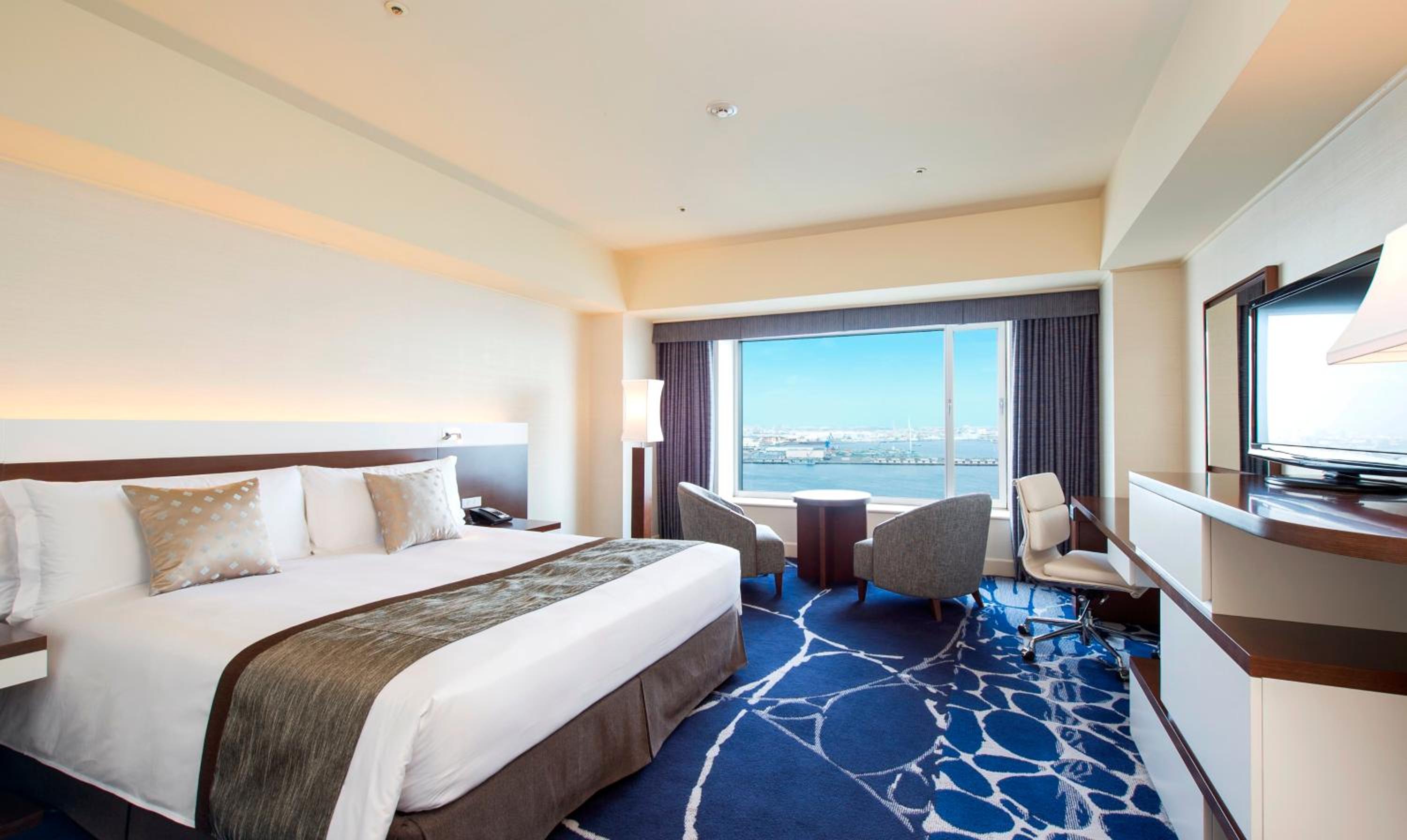 Premium King Room with Harbor View - Photo 1