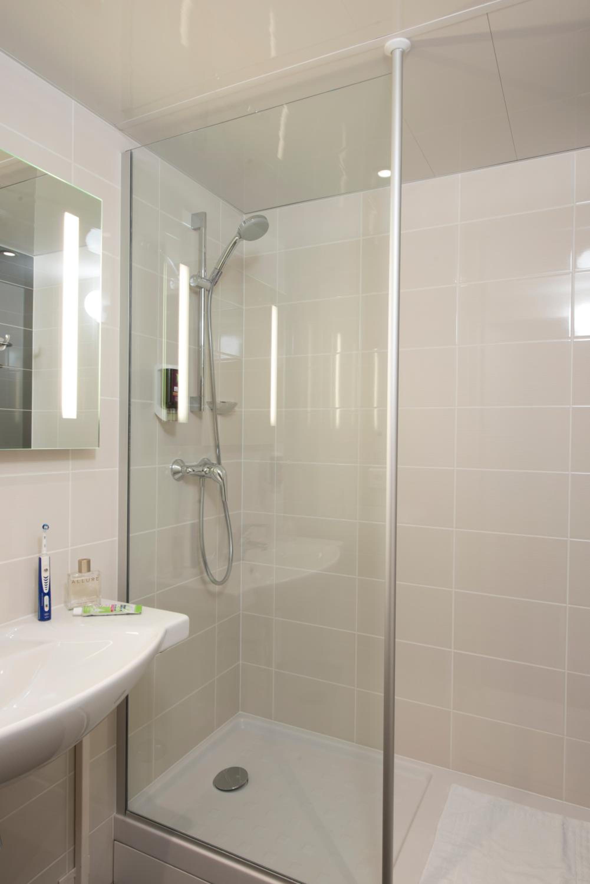 Standard Double Room - Photo 2