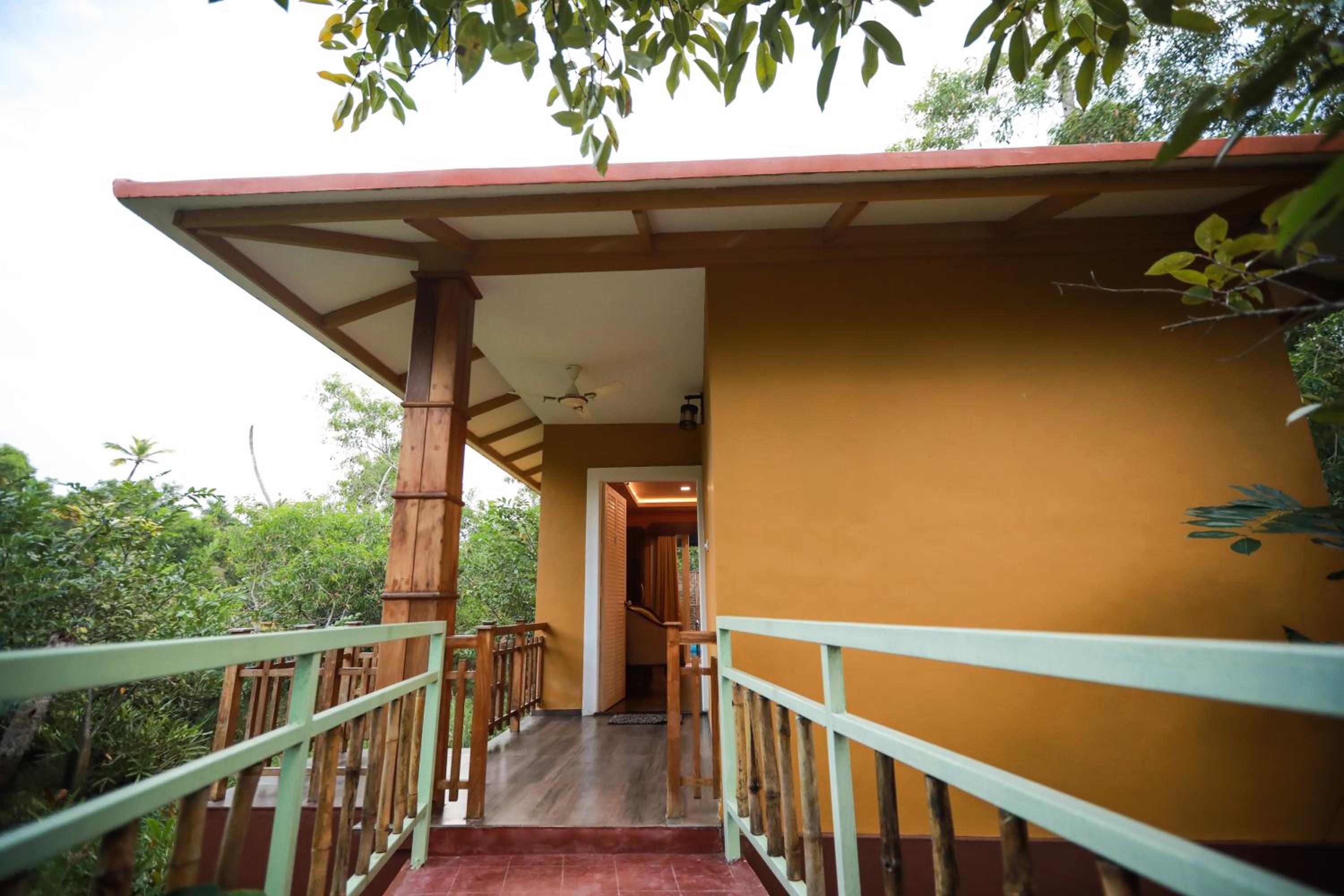 Water Scape Cottage with Private Pool - Photo 2