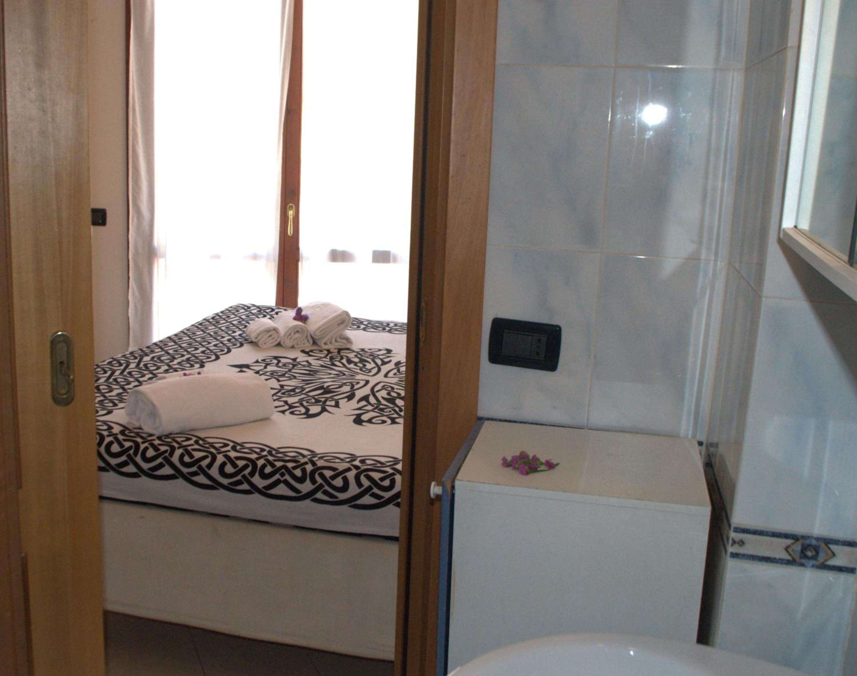One-Bedroom Apartment with Balcony photo 3