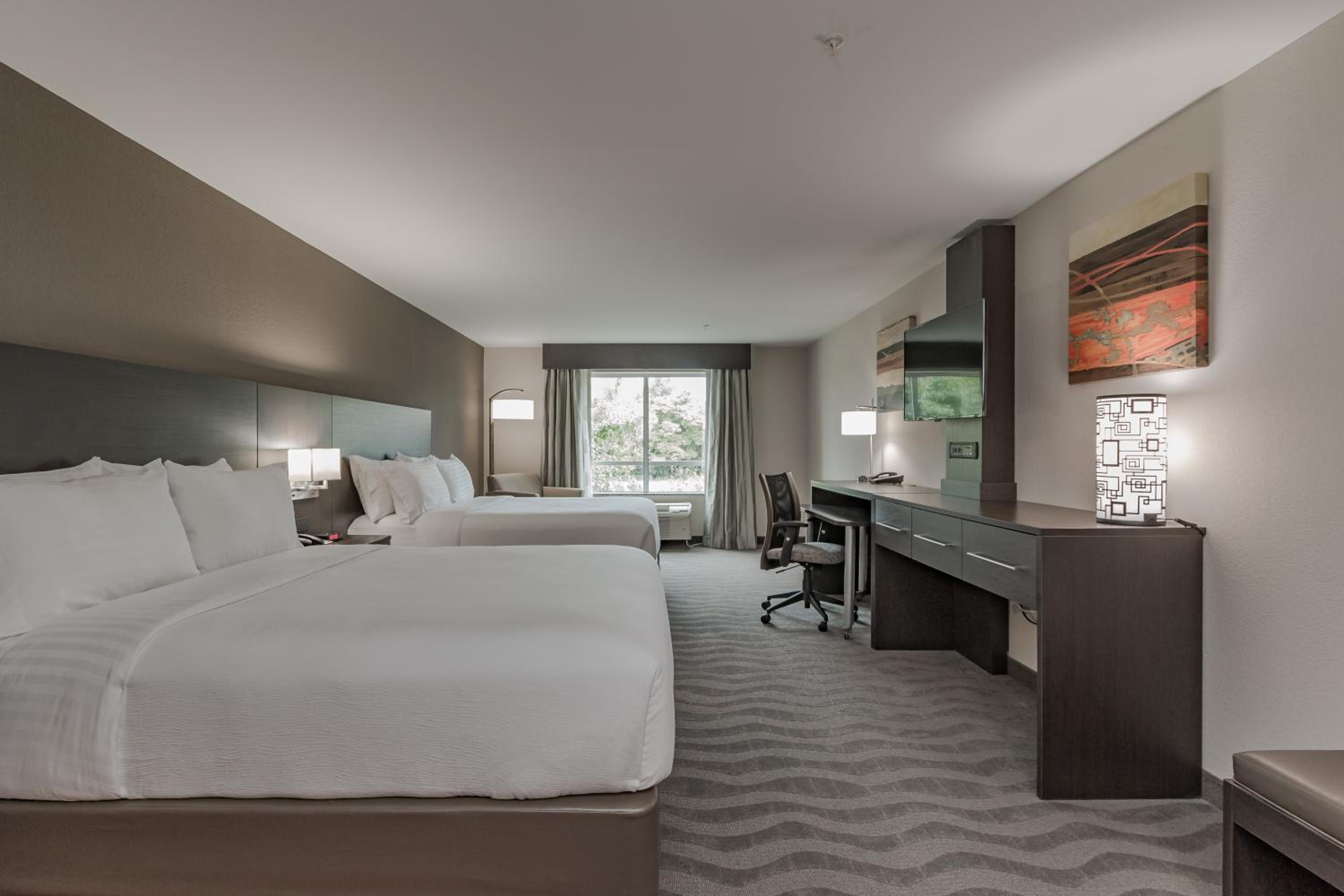 Standard Room with Two Queen Beds photo 2