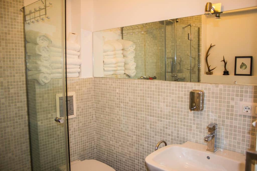 Three-Bedroom Apartment - Photo 11