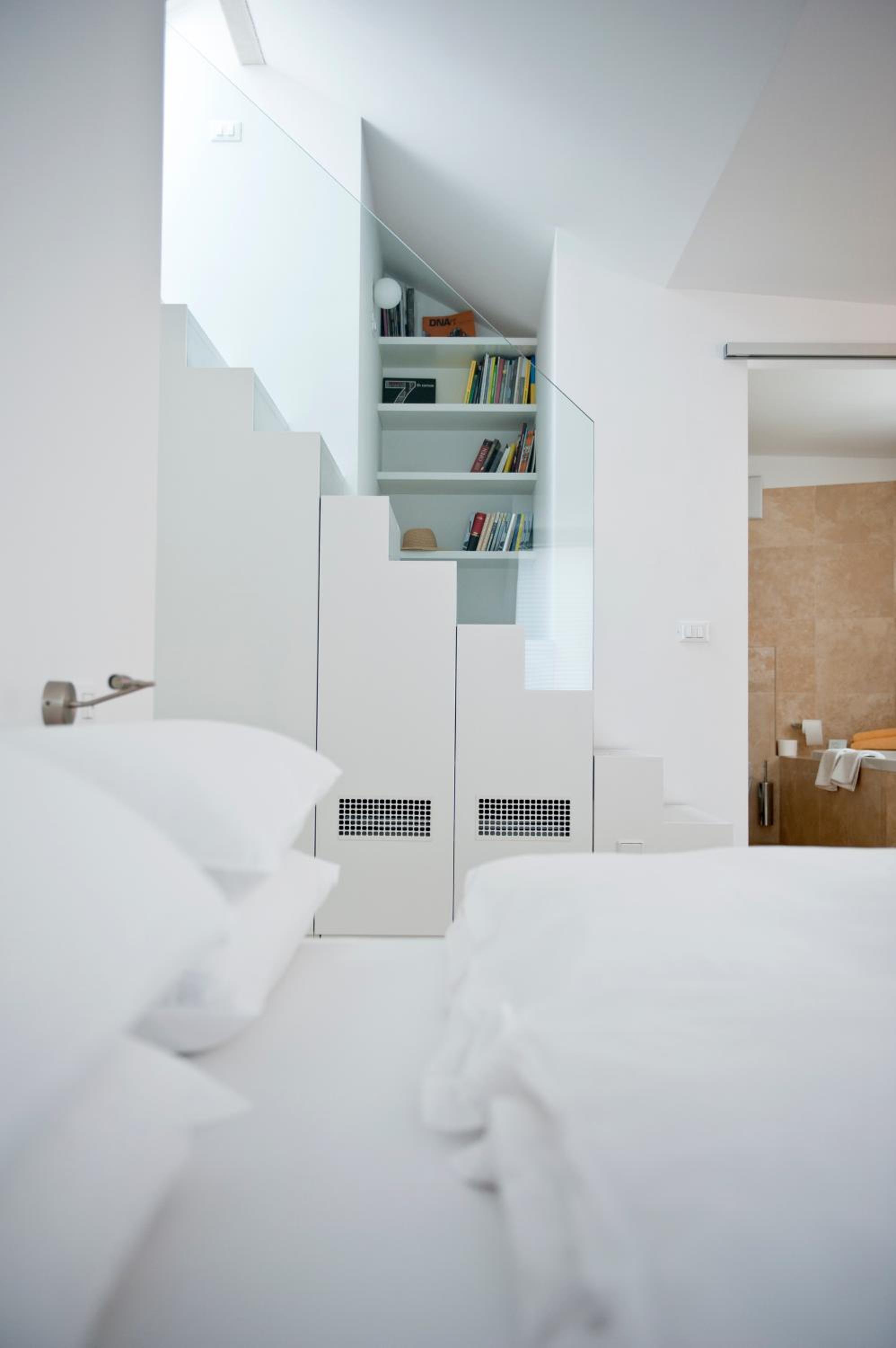 Loft Suite with Hot Tub - Photo 4