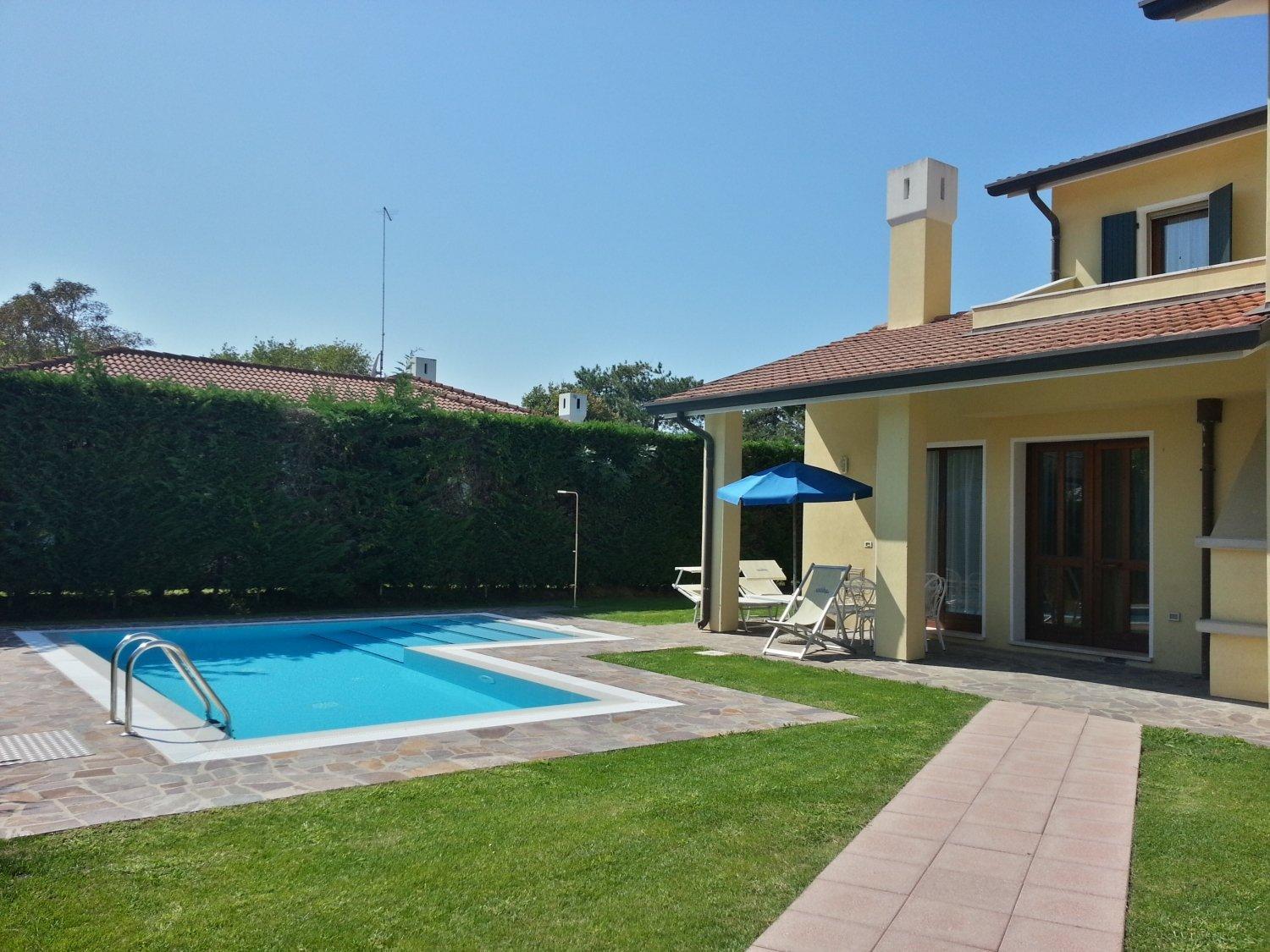 Three-Bedroom Villa photo 3