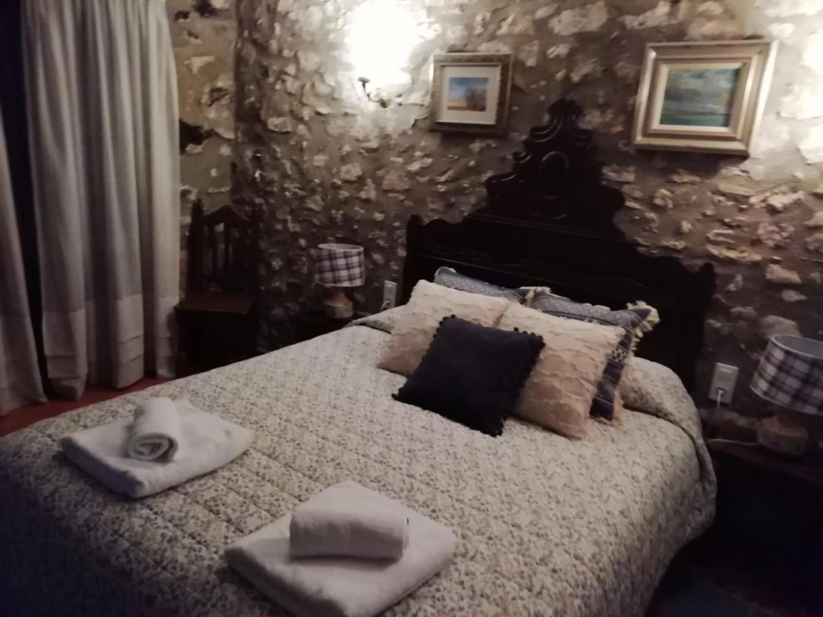 Double Room with Balcony - Photo 3