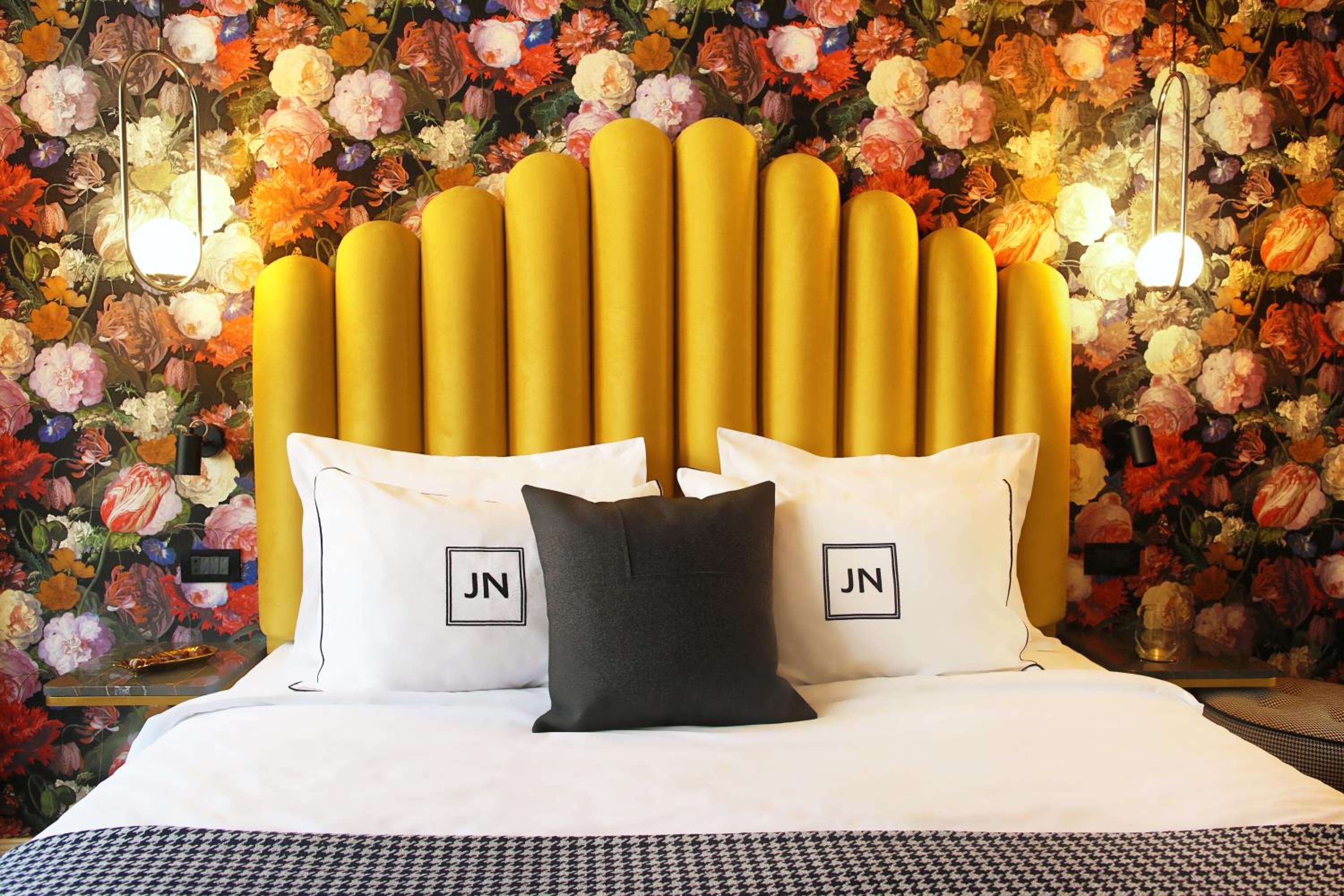 Deluxe Double Room - Photo 16