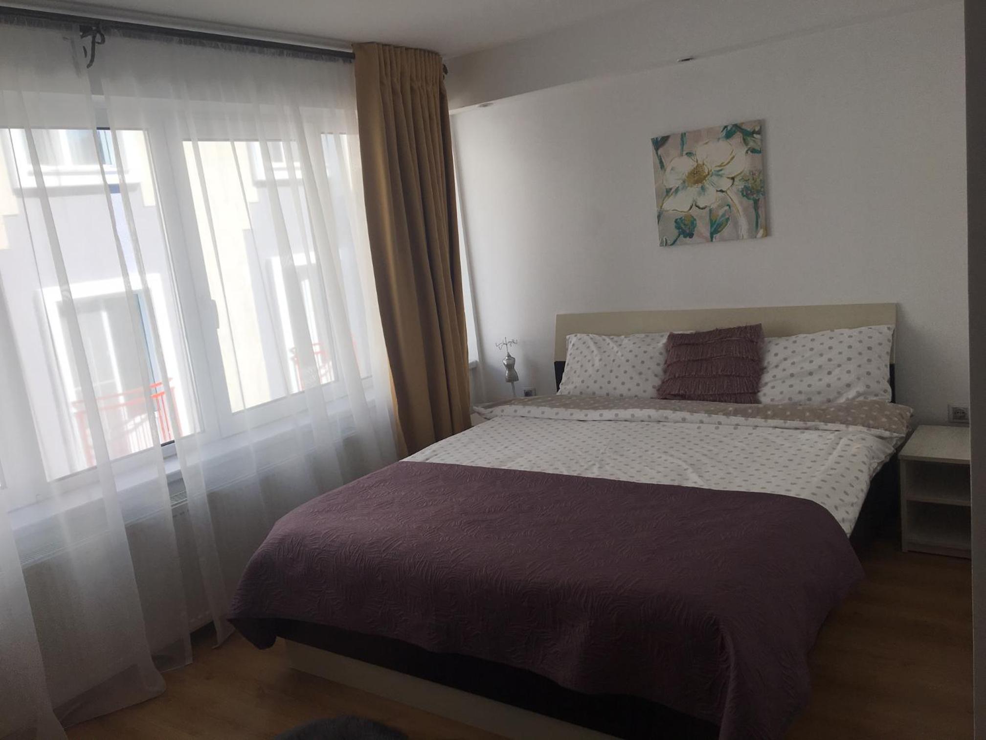 Large Double Room - Photo 3